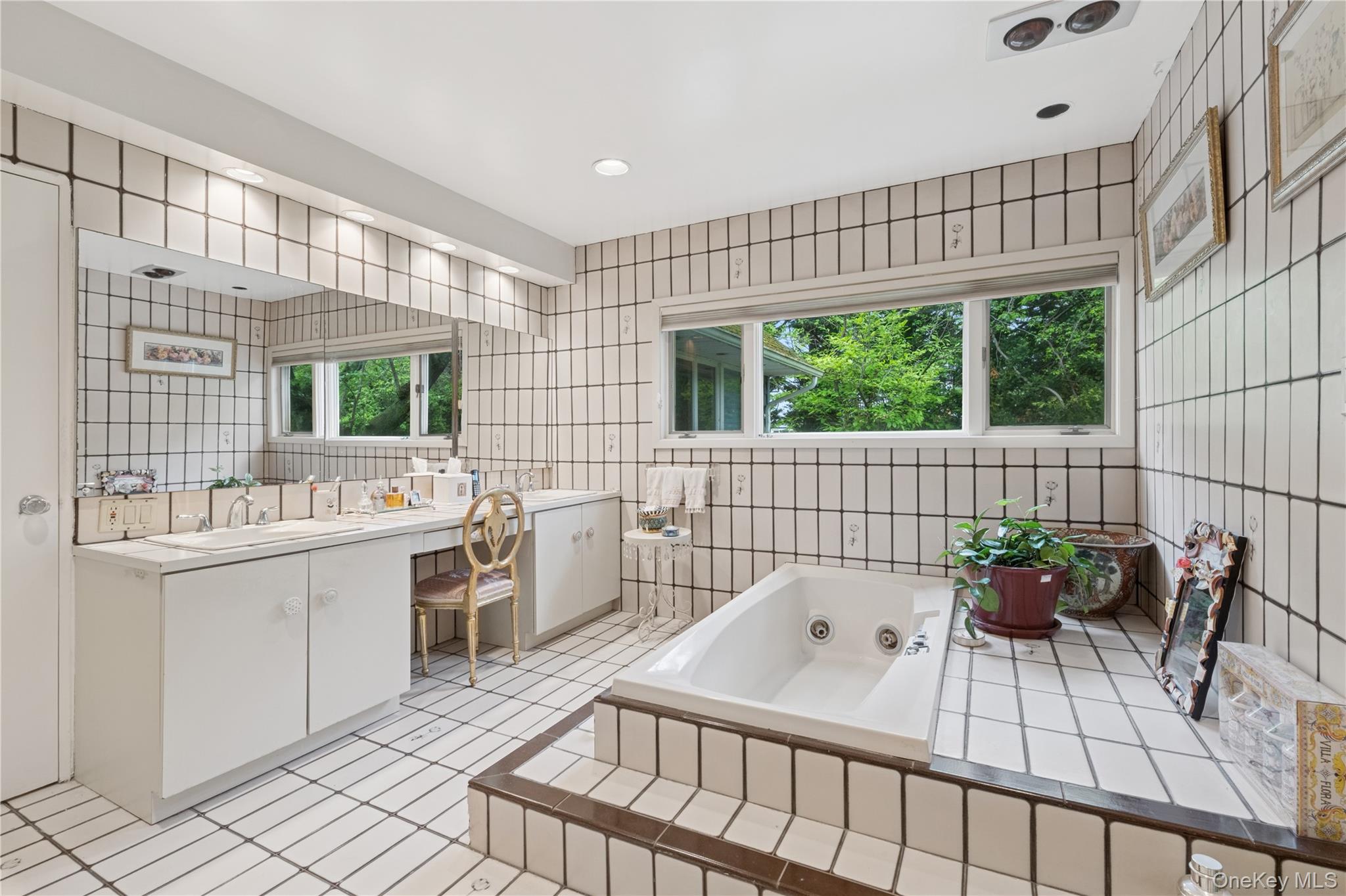 1302 Azure Place, Hewlett Harbor, NY 11557