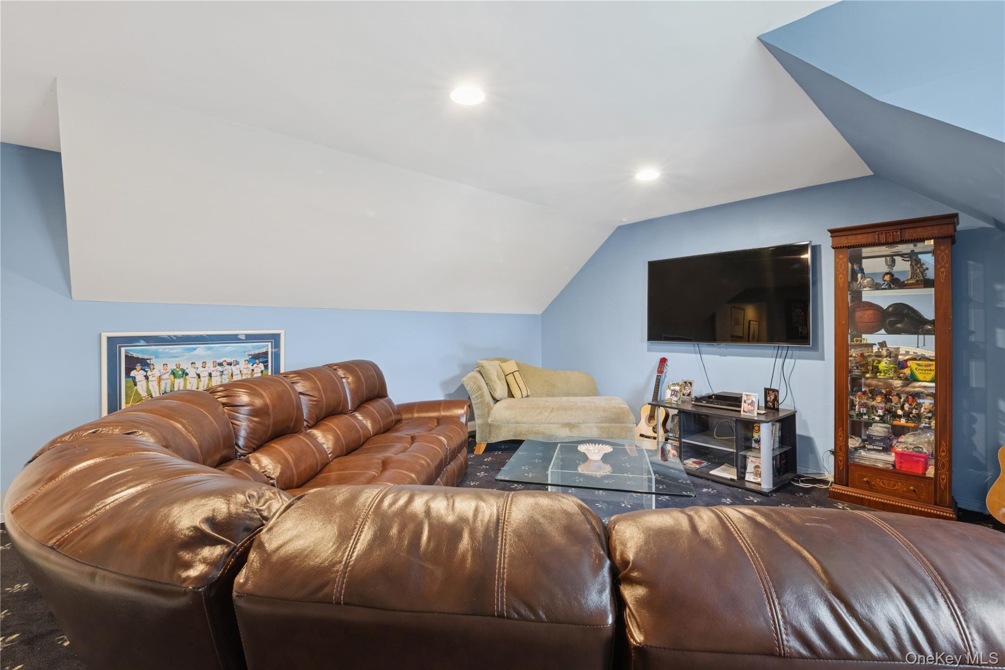 1302 Azure Place, Hewlett Harbor, NY 11557