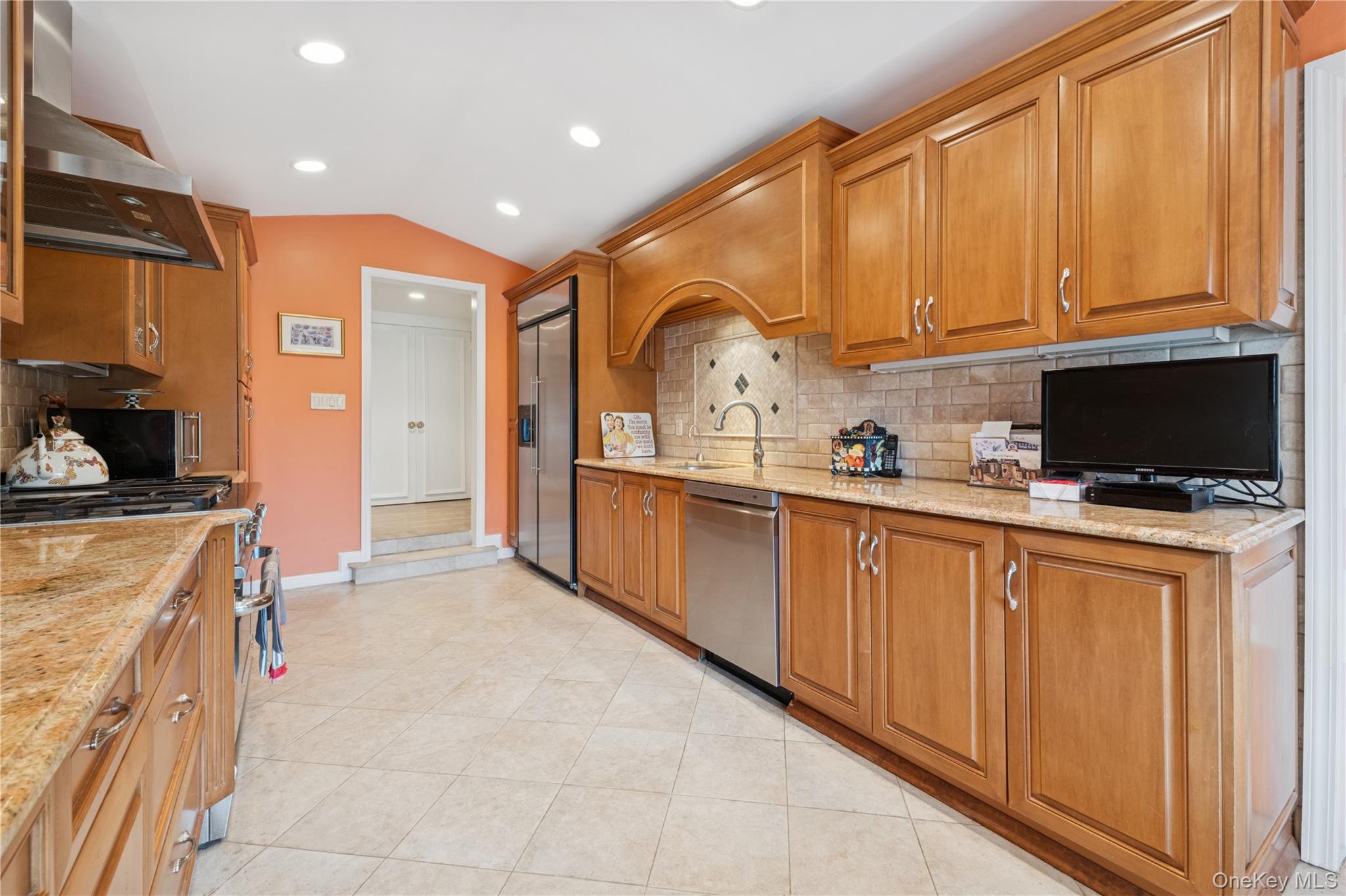 1302 Azure Place, Hewlett Harbor, NY 11557