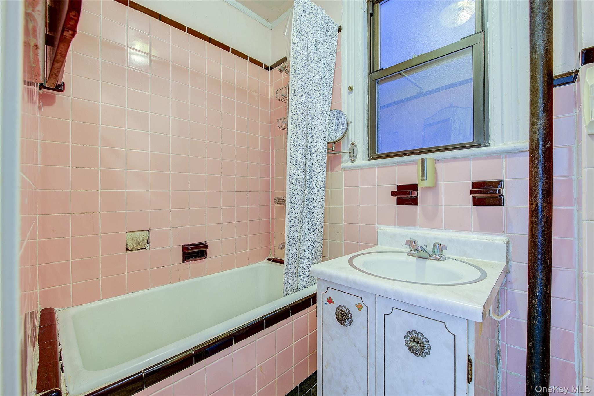 25-35 Crescent Street, Astoria, NY 11102