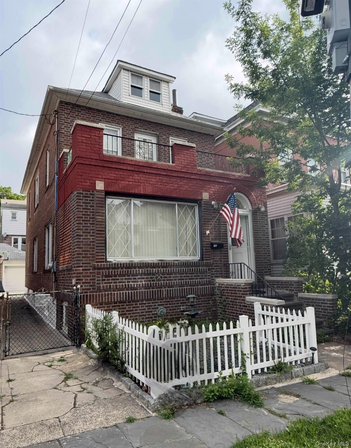 133 E 238th Street, Bronx, NY 10470
