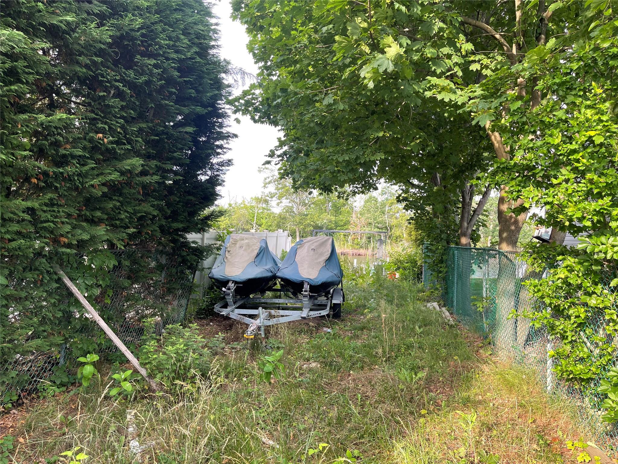 50 Inlet Drive, Lindenhurst, NY 11757