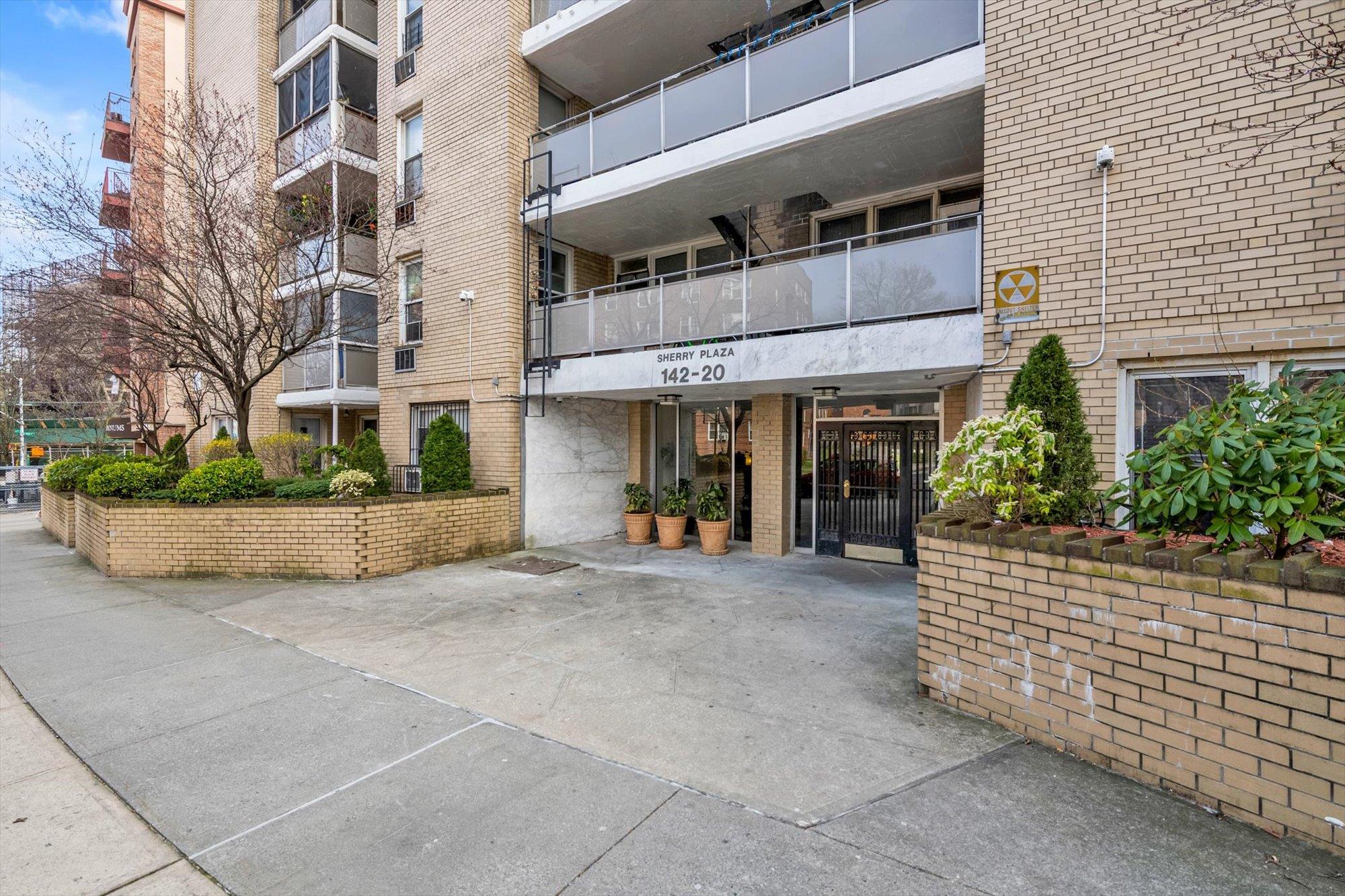 142-20 84th Drive # 1K, Briarwood, NY 11435