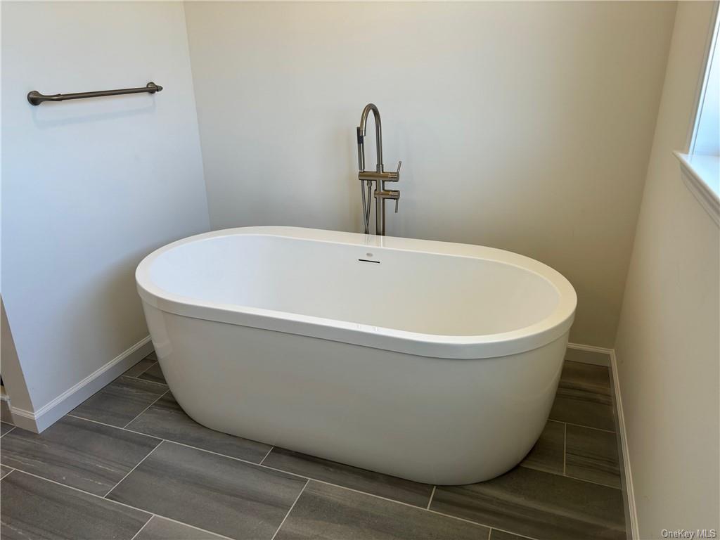 4 Rosewood, Salisbury Mills, NY 12553