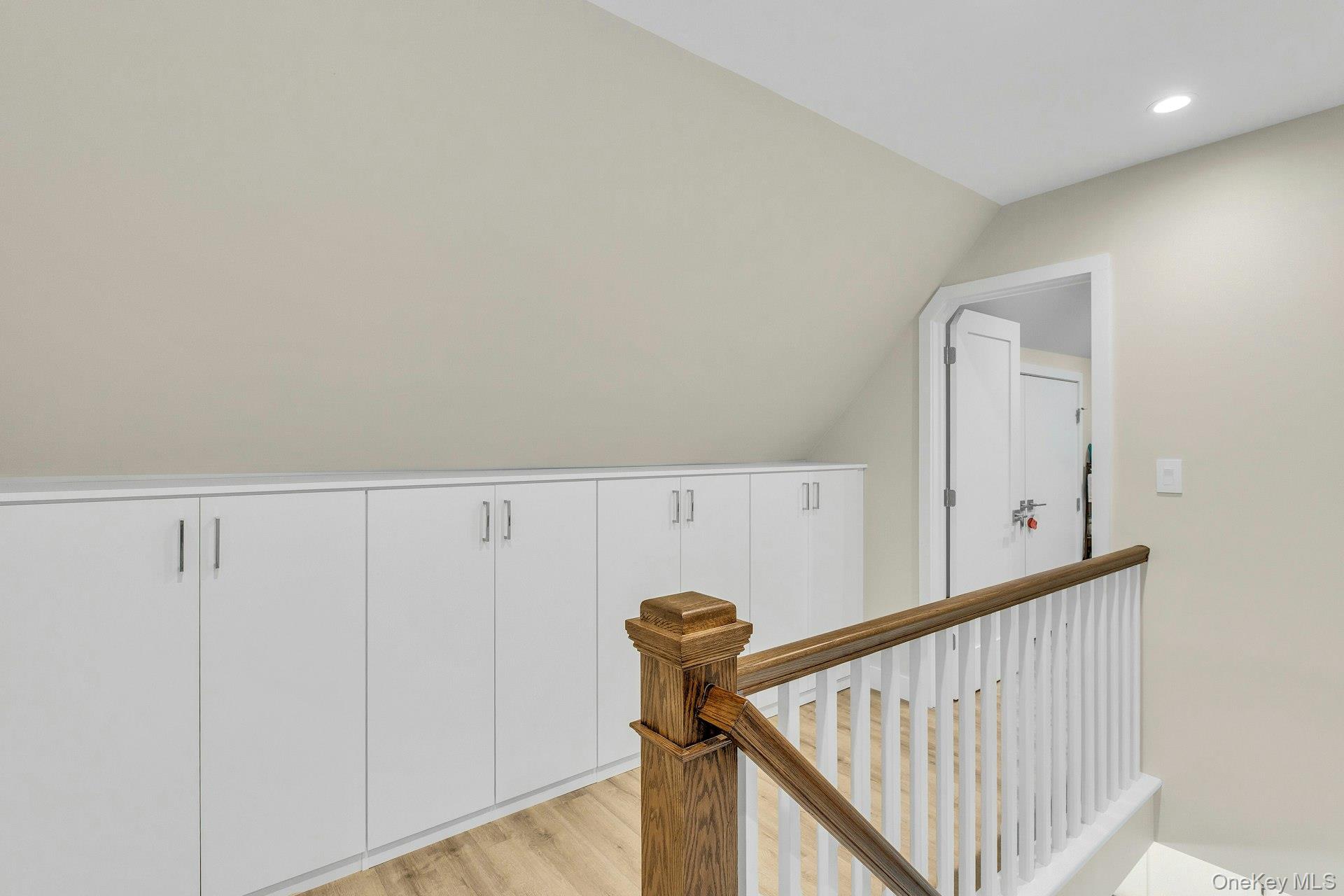 20 Robert Road, Glen Cove, NY 11542