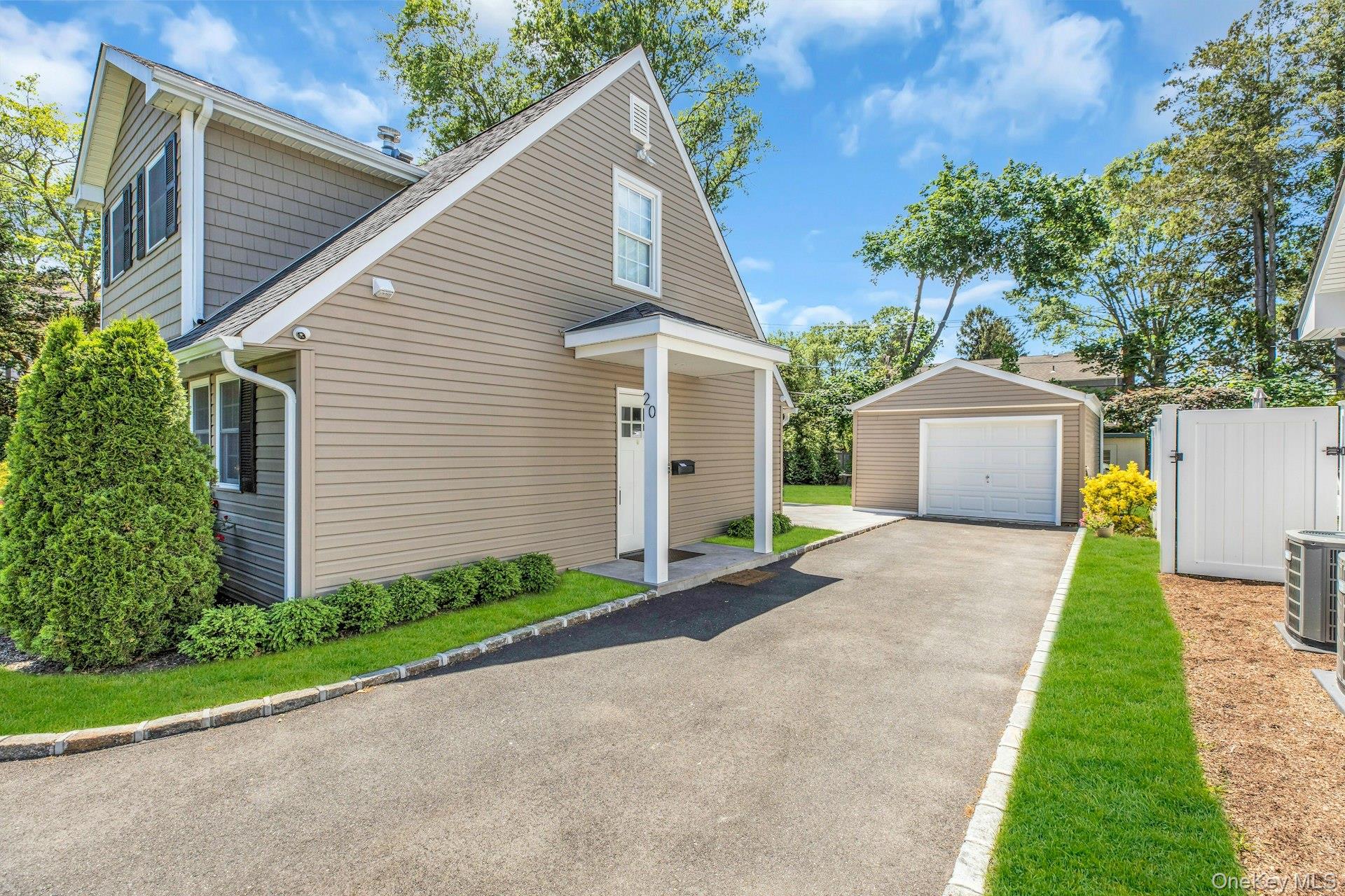 20 Robert Road, Glen Cove, NY 11542