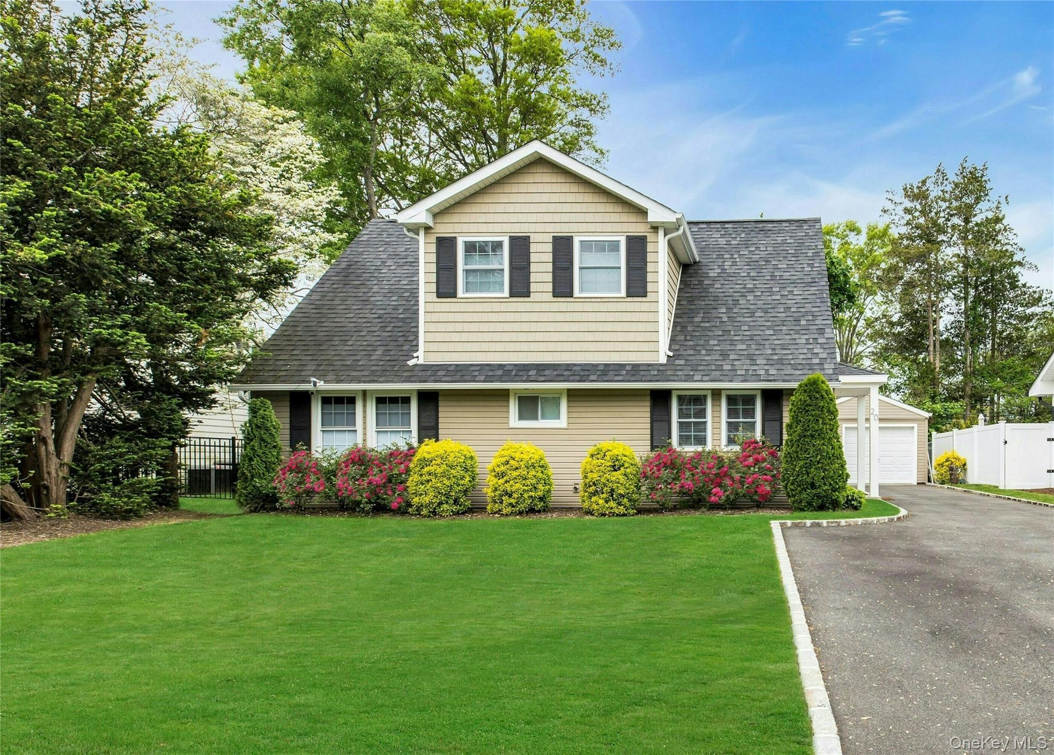 20 Robert Road, Glen Cove, NY 11542