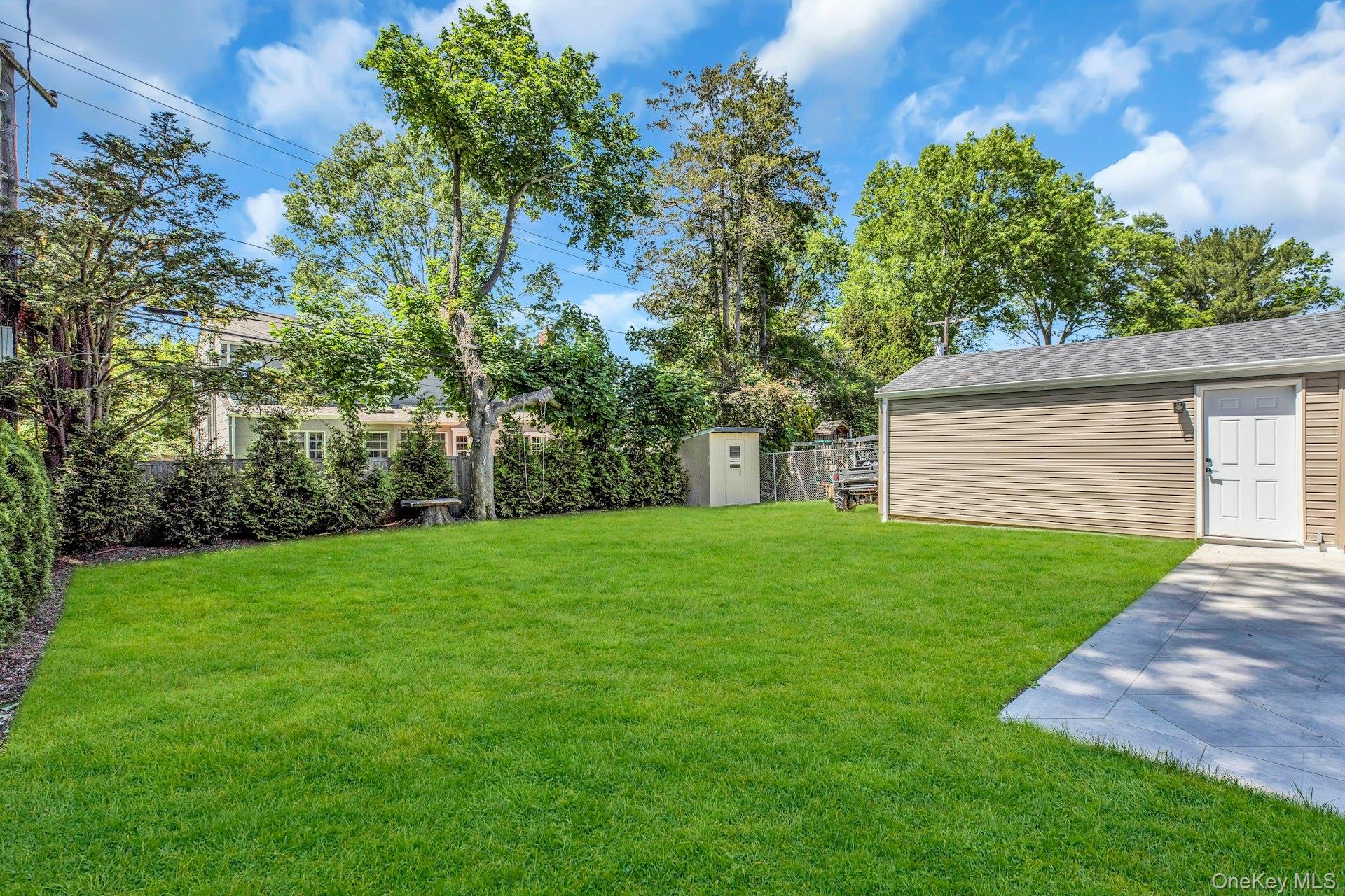 20 Robert Road, Glen Cove, NY 11542