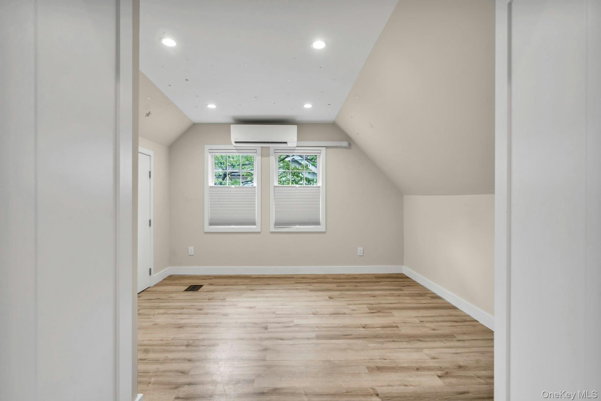 20 Robert Road, Glen Cove, NY 11542