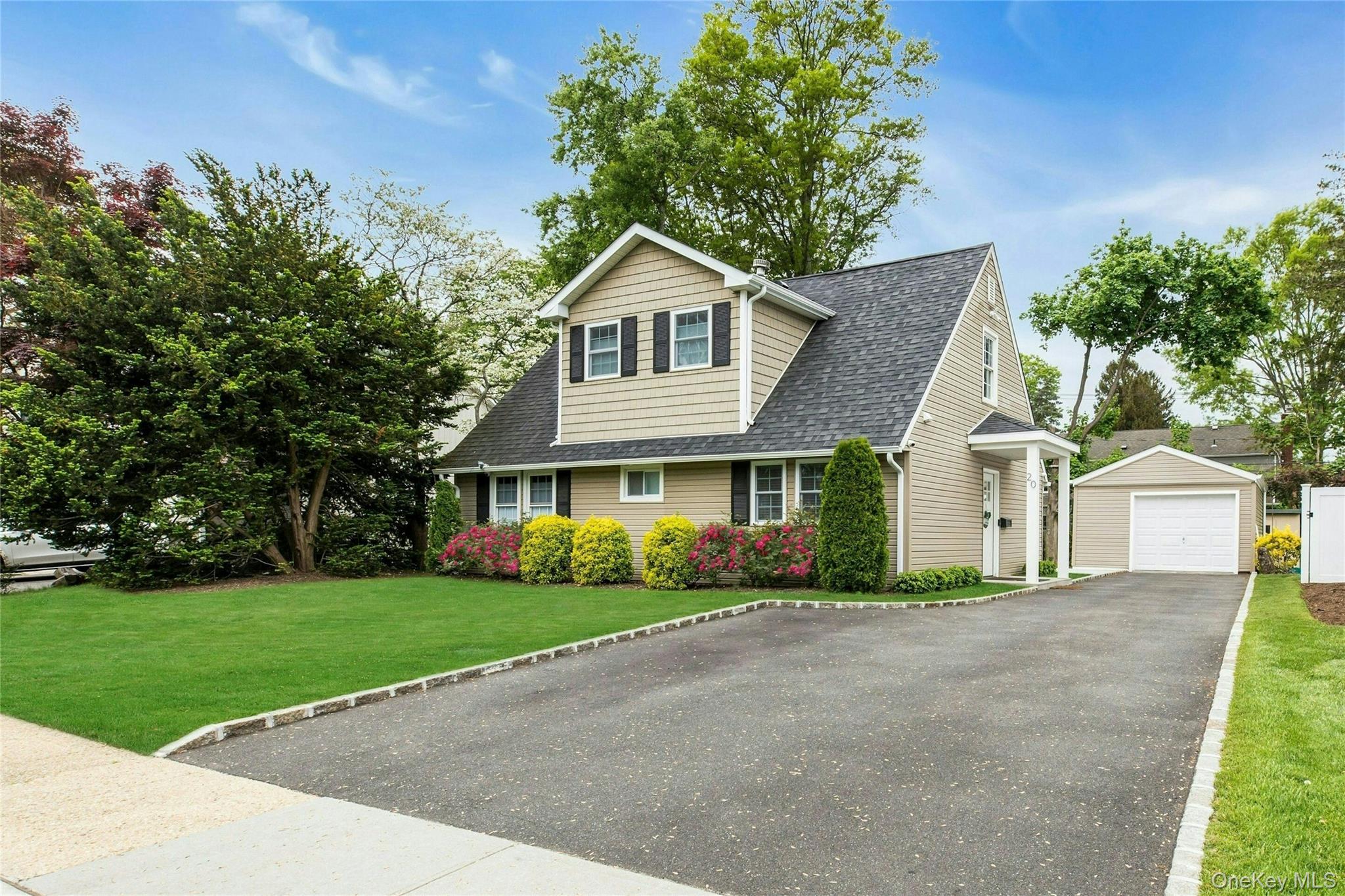 20 Robert Road, Glen Cove, NY 11542