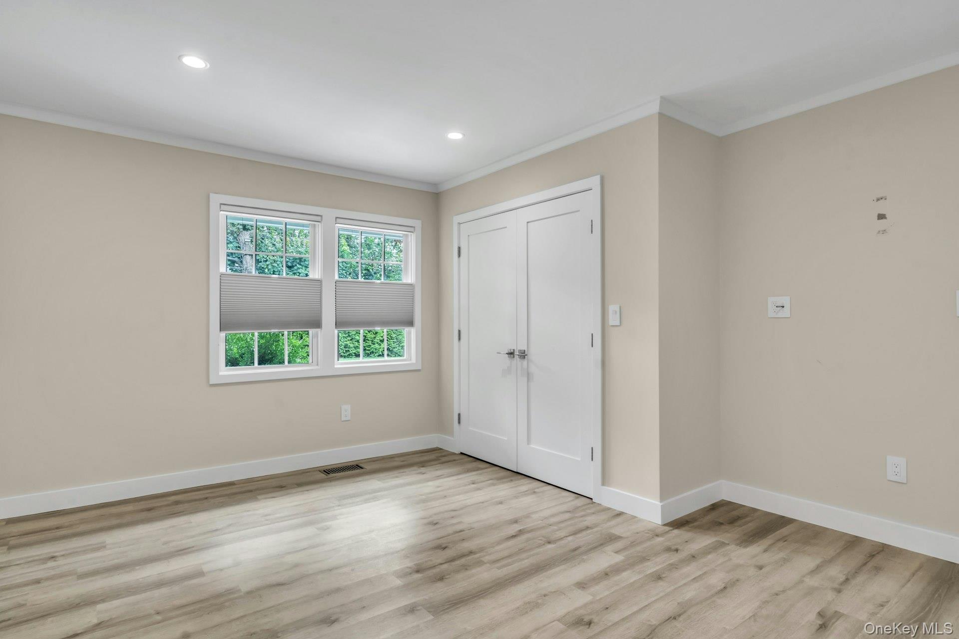 20 Robert Road, Glen Cove, NY 11542