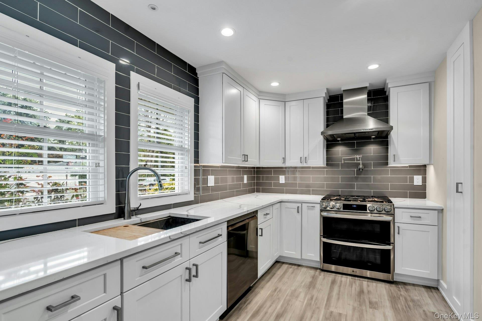 20 Robert Road, Glen Cove, NY 11542