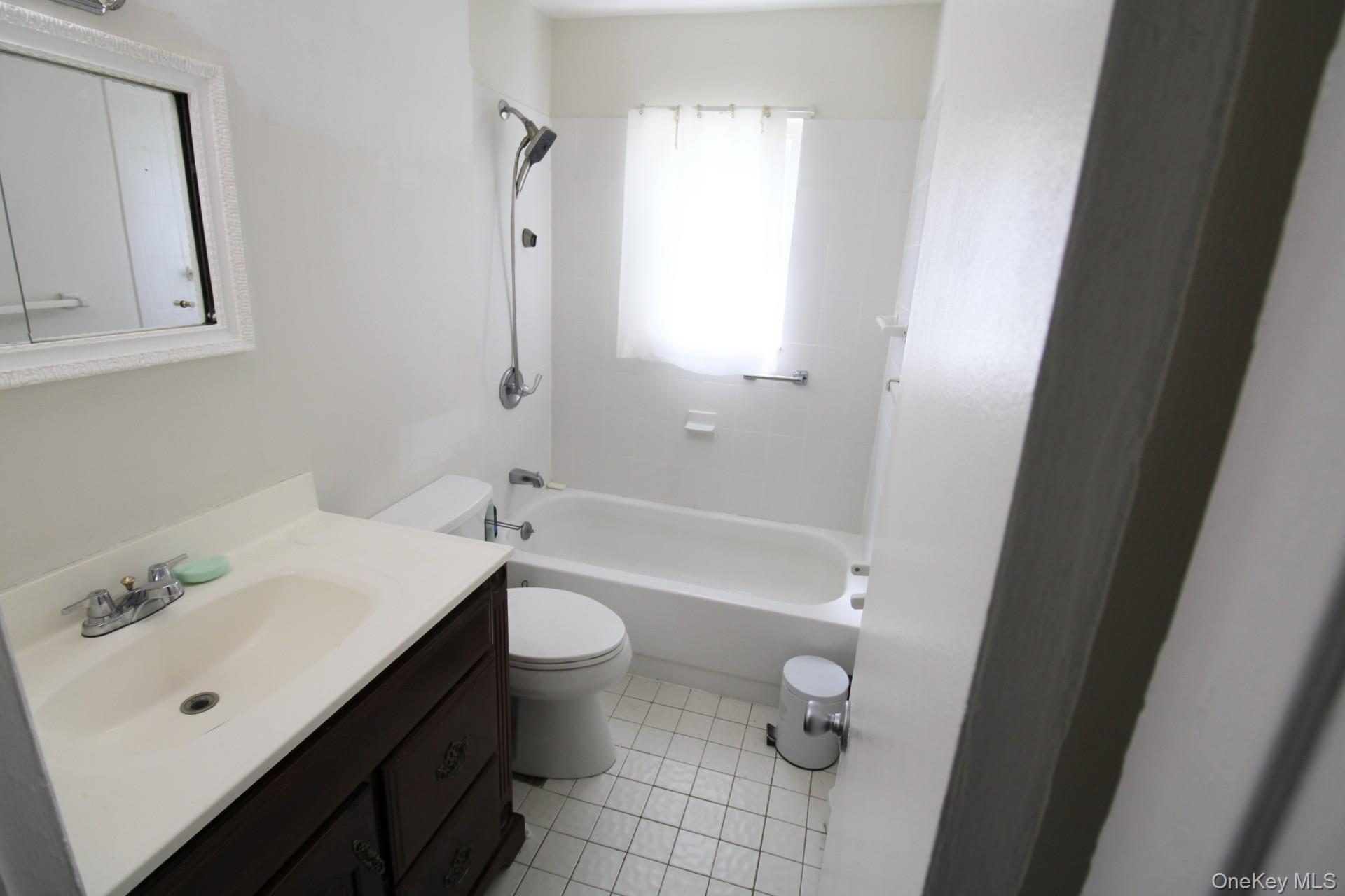 5 Anchorage Lane # 4A, Oyster Bay, NY 11771