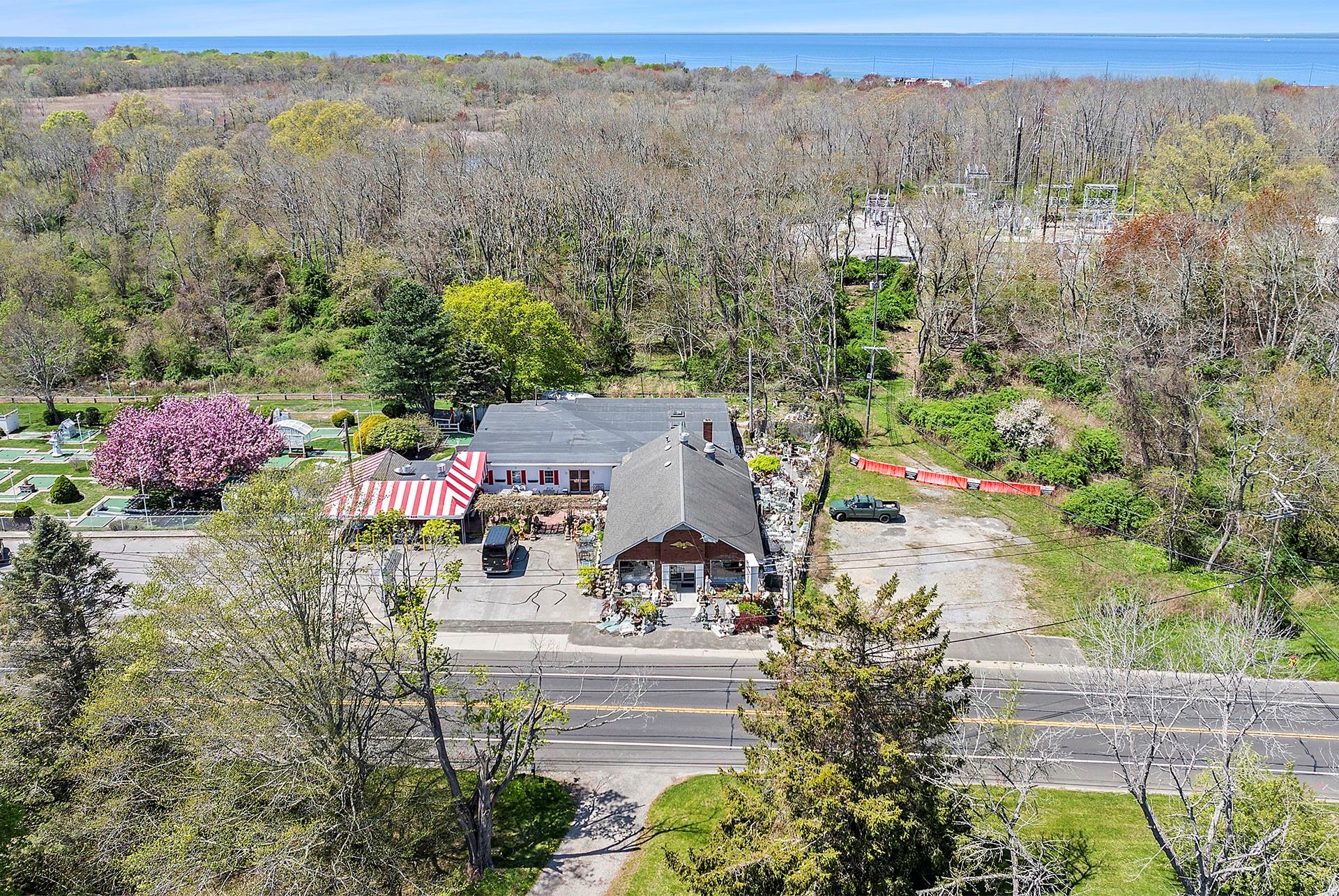 69465 Main Road, Greenport, NY 11944