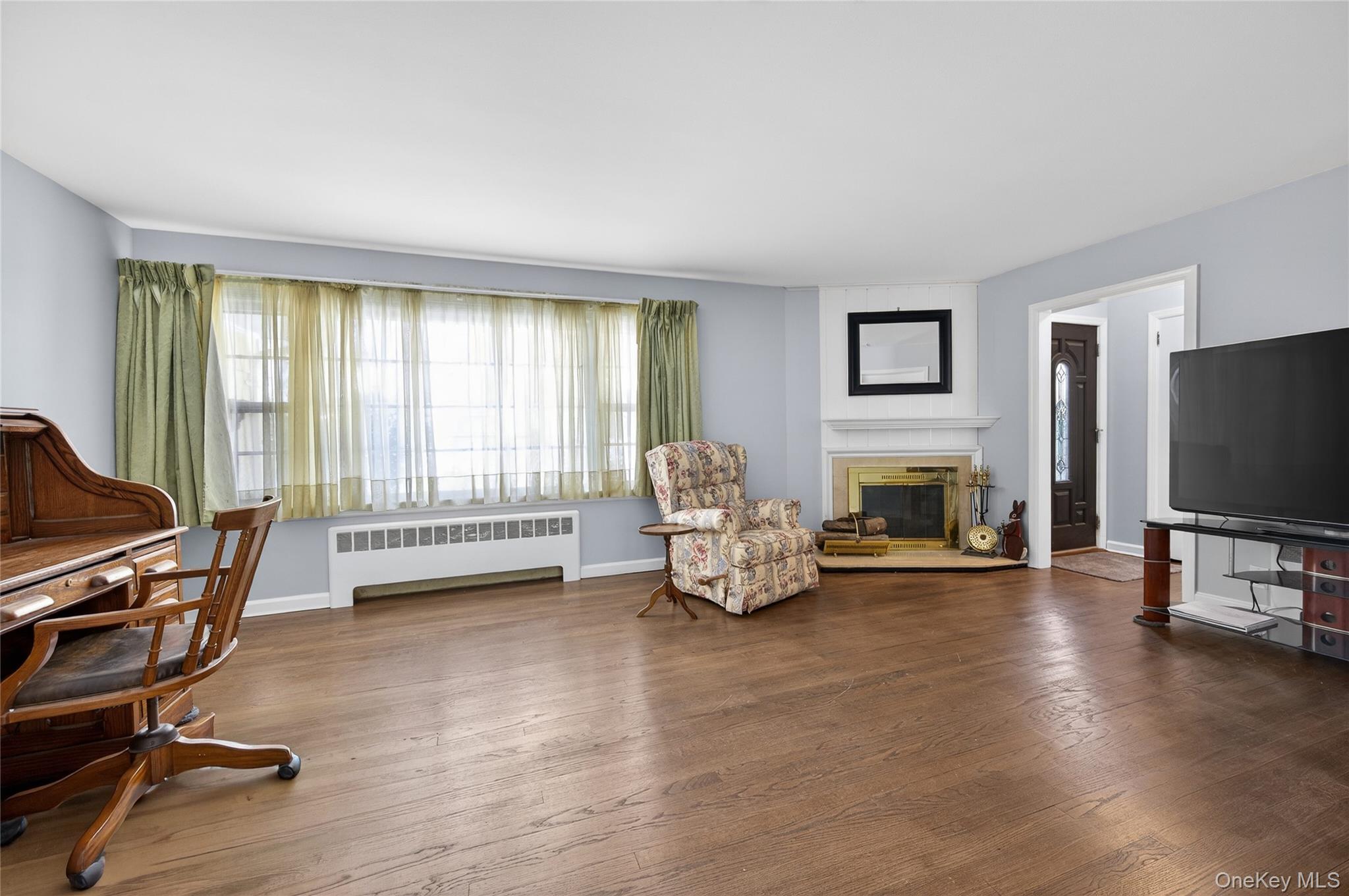 8 Crestwood Drive, Huntington Station, NY 11746