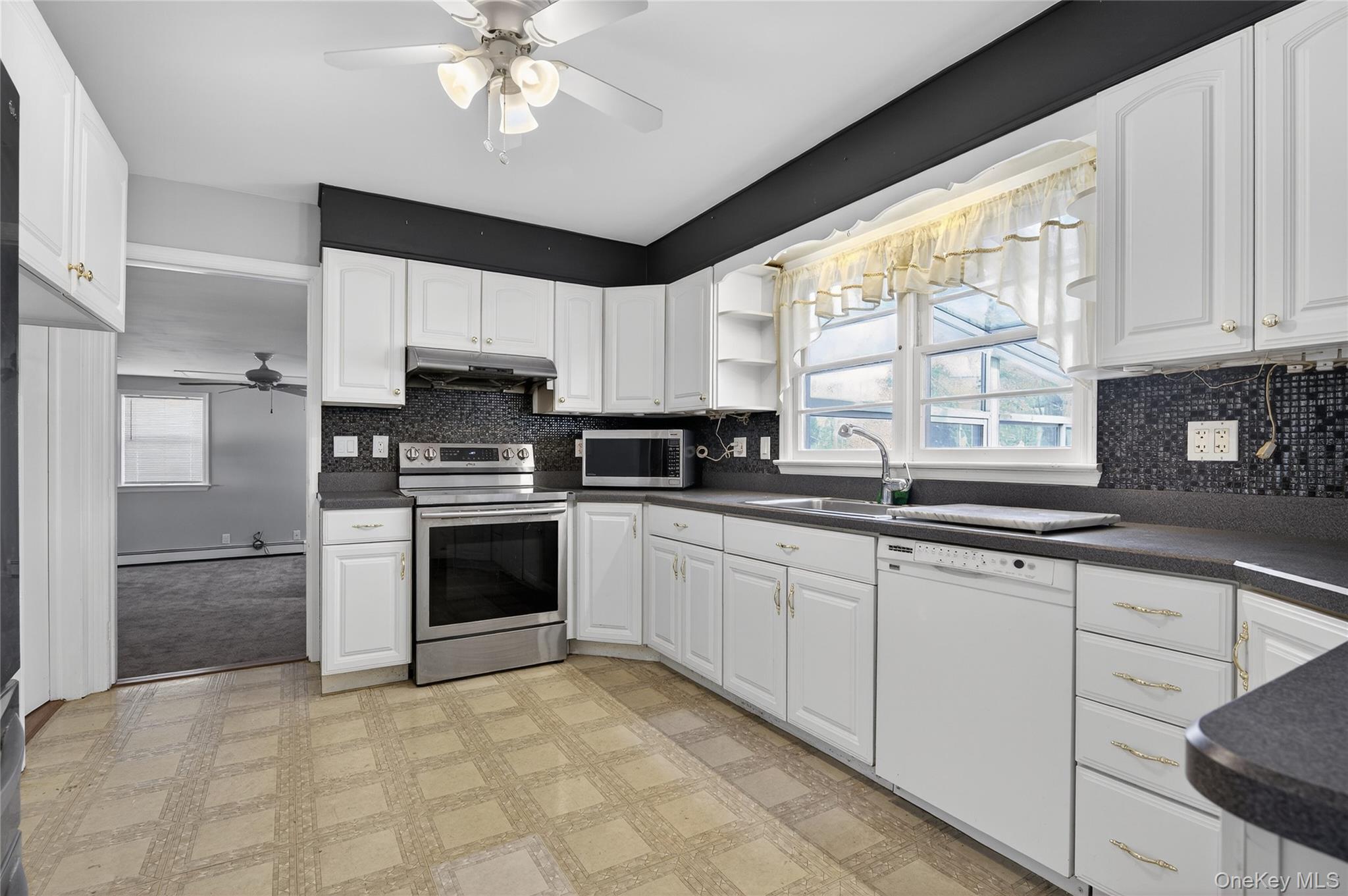 8 Crestwood Drive, Huntington Station, NY 11746