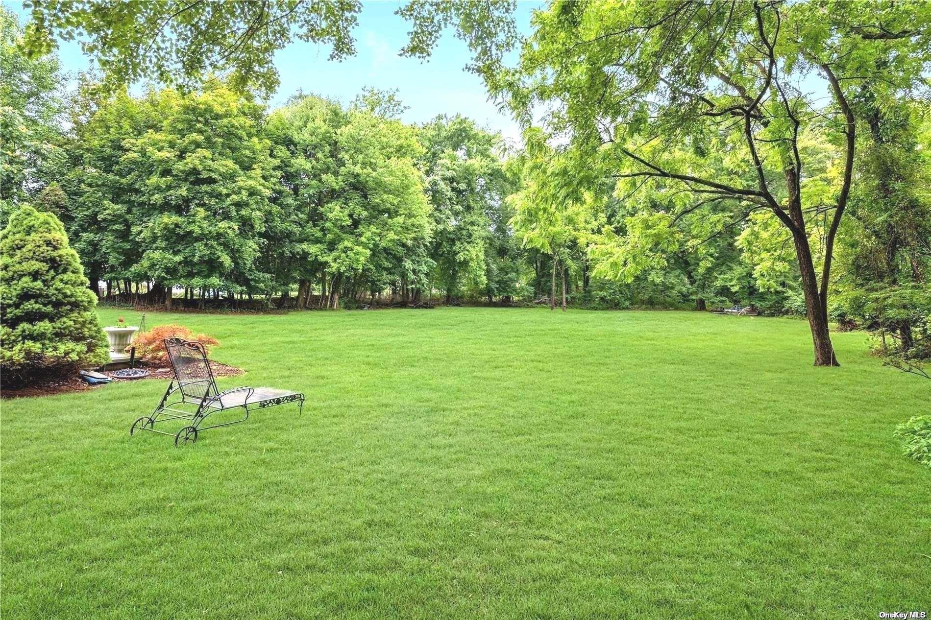 1 Breeze Hill Road, Northport, NY 11768