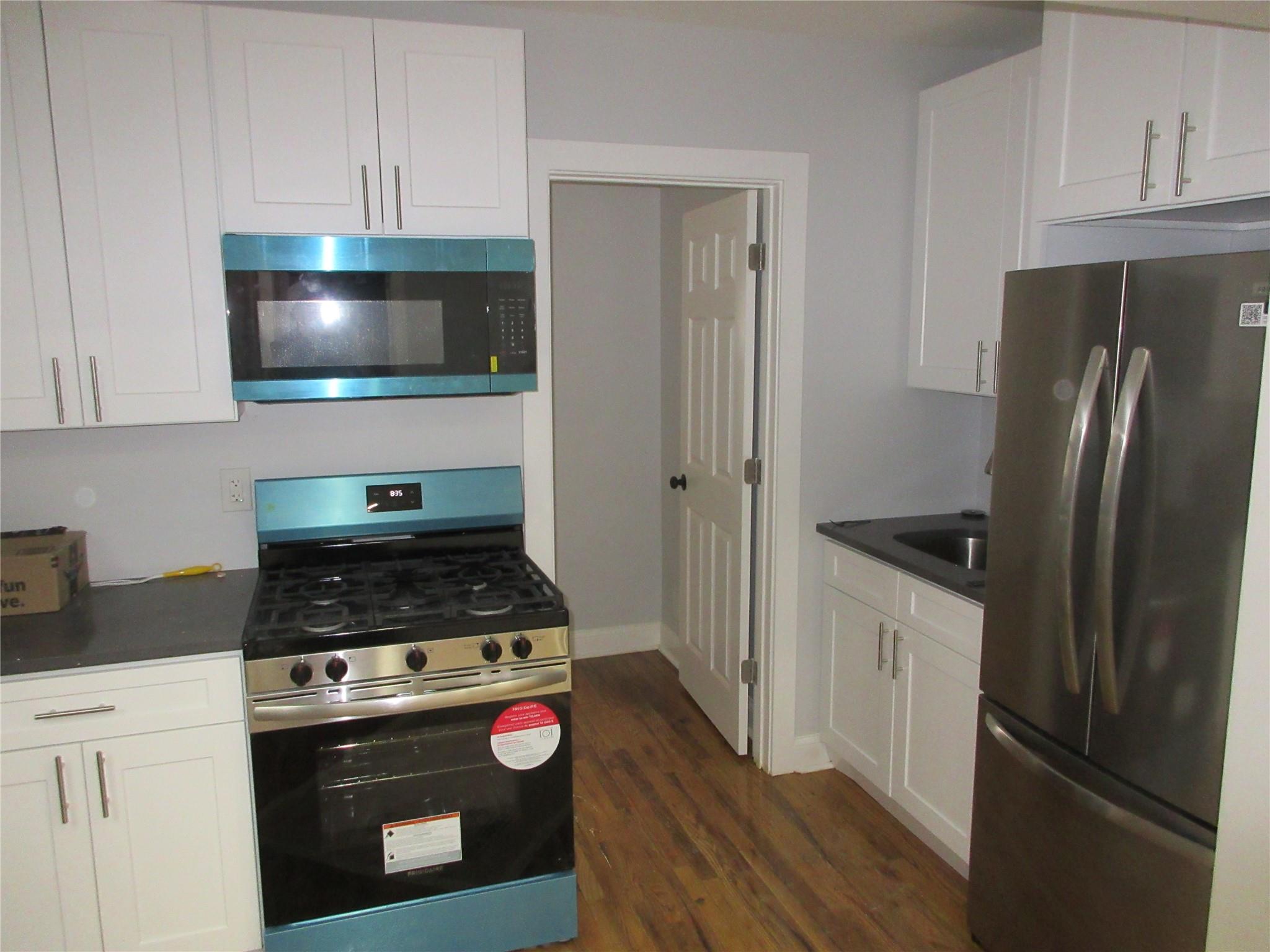 949 E 213th Street, Bronx, NY 10469