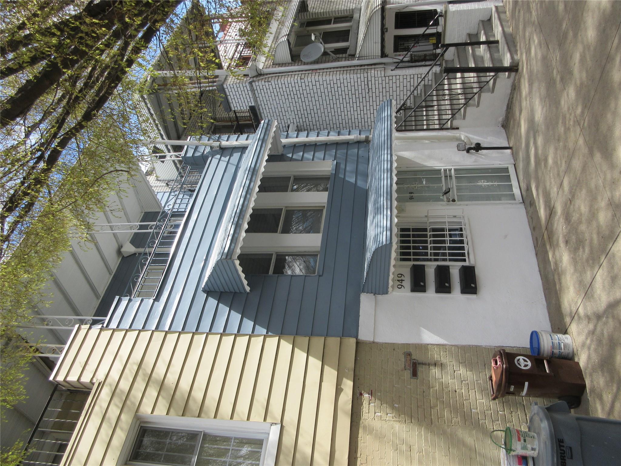 949 E 213th Street, Bronx, NY 10469