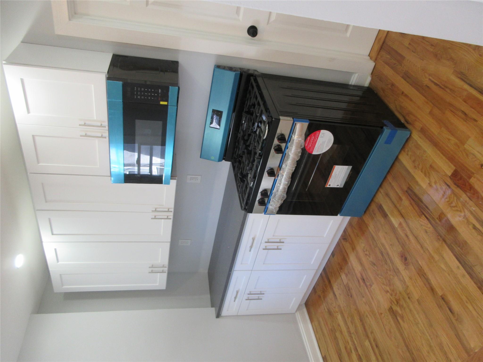 949 E 213th Street, Bronx, NY 10469