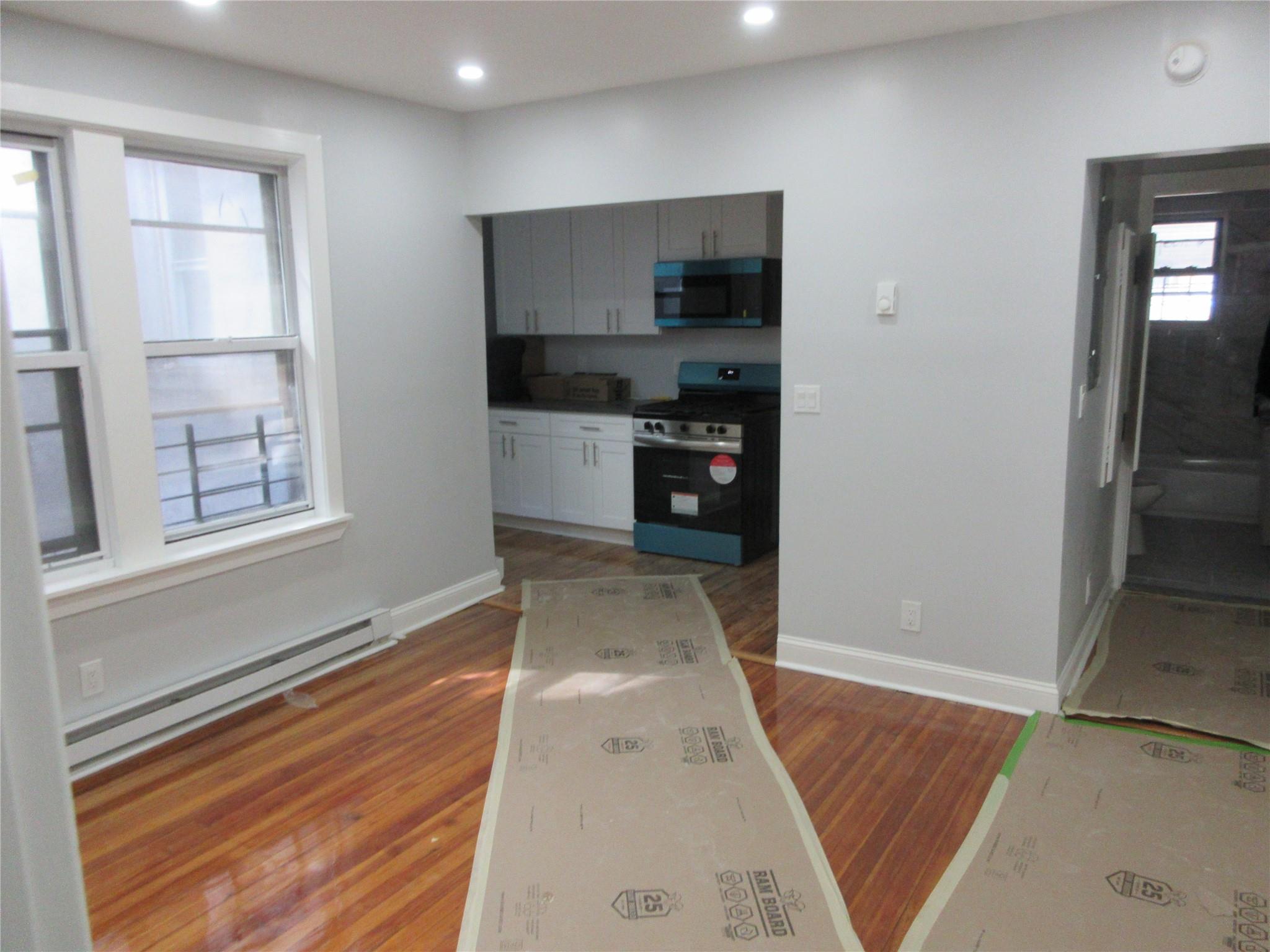 949 E 213th Street, Bronx, NY 10469