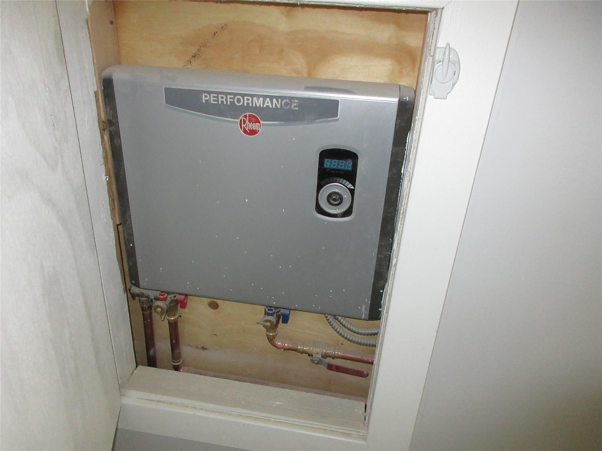 949 E 213th Street, Bronx, NY 10469