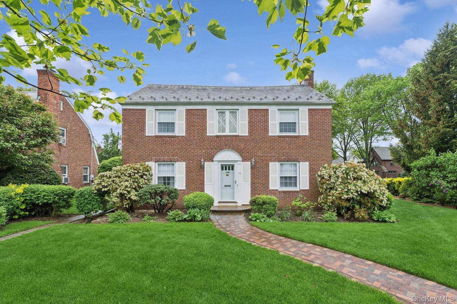 94 Stratford Avenue, Garden City, NY 11530