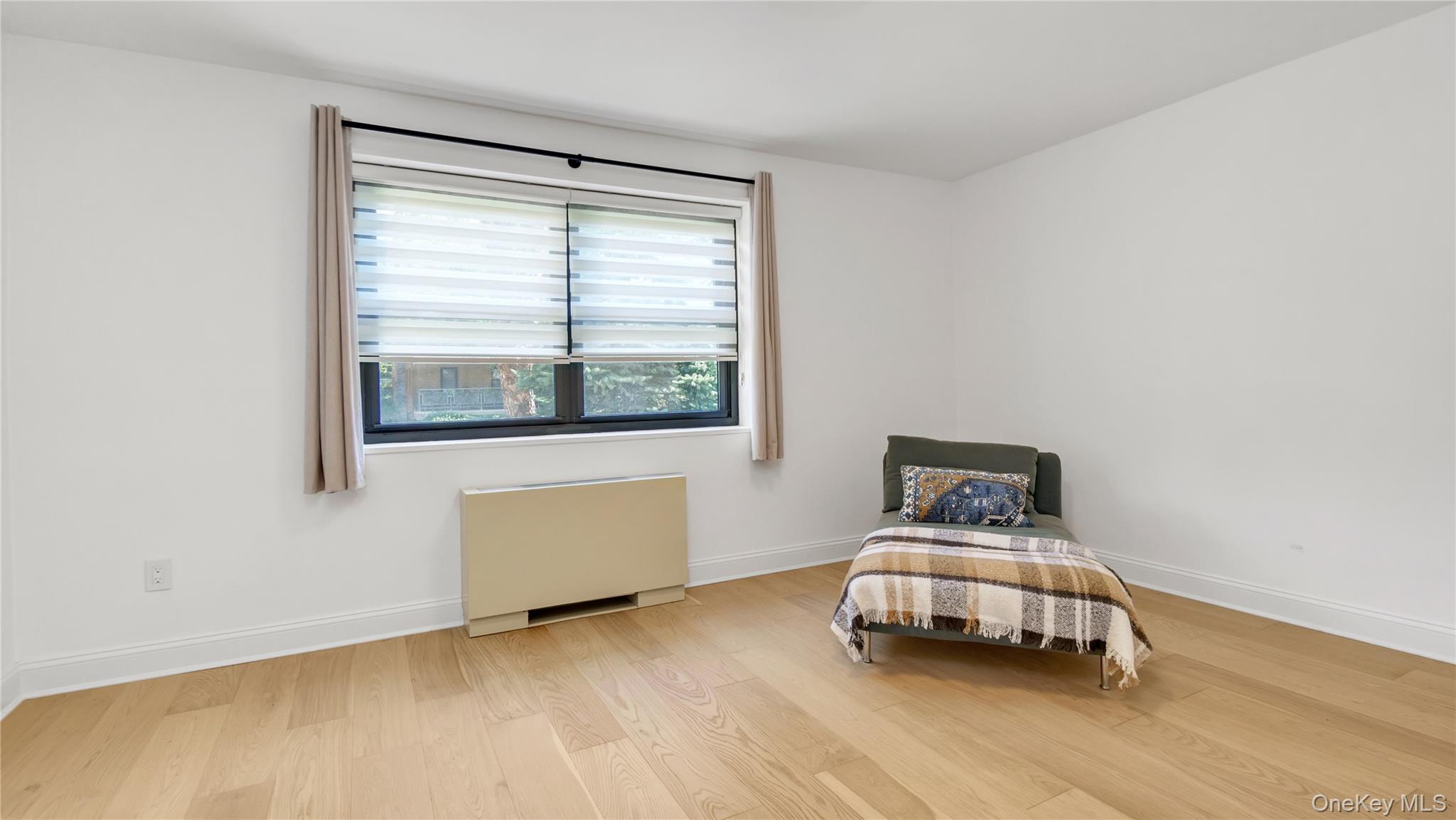 22 Park Place # 2F, Great Neck, NY 11021