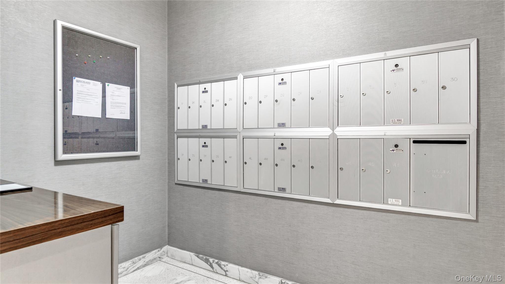 22 Park Place # 2F, Great Neck, NY 11021