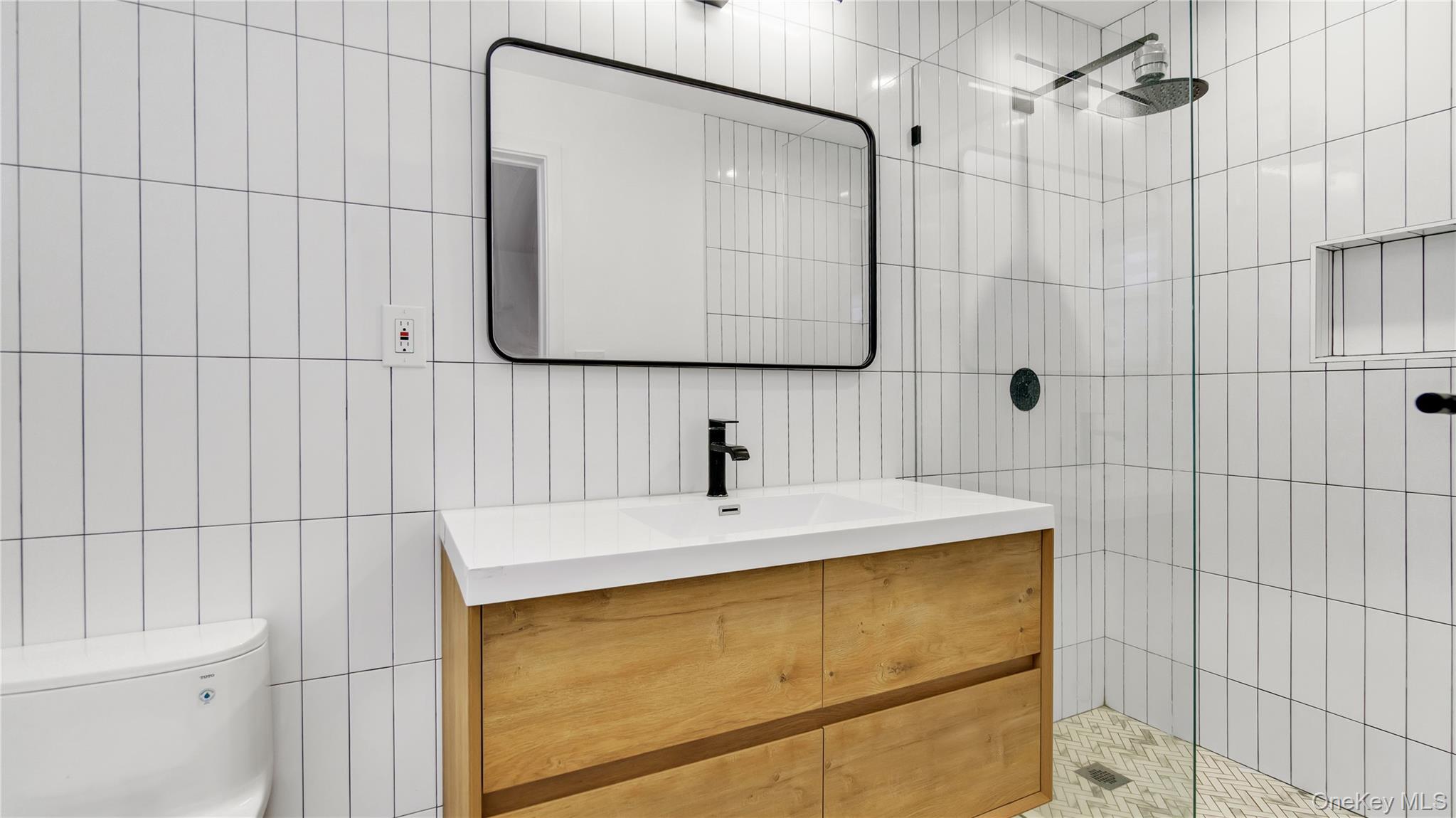 22 Park Place # 2F, Great Neck, NY 11021