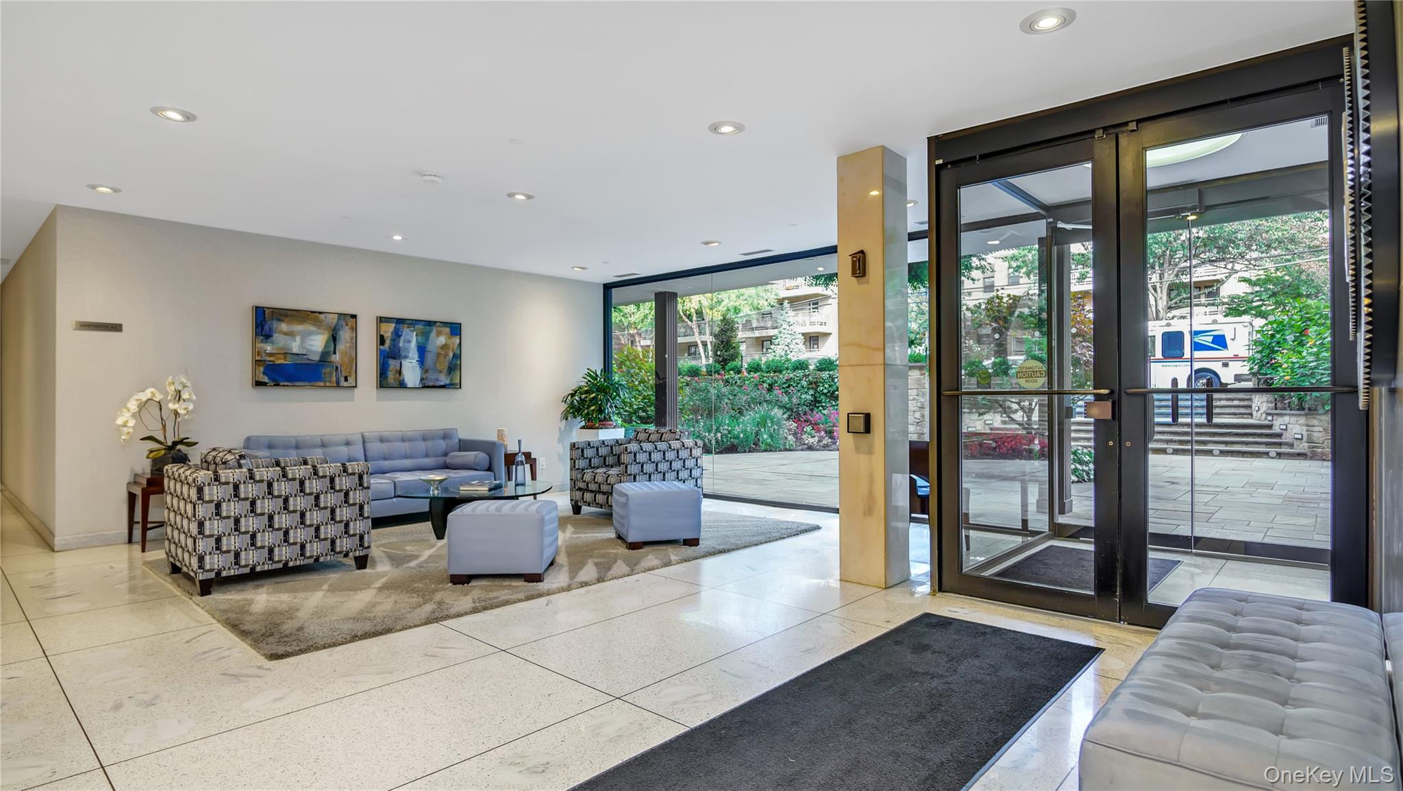 22 Park Place # 2F, Great Neck, NY 11021