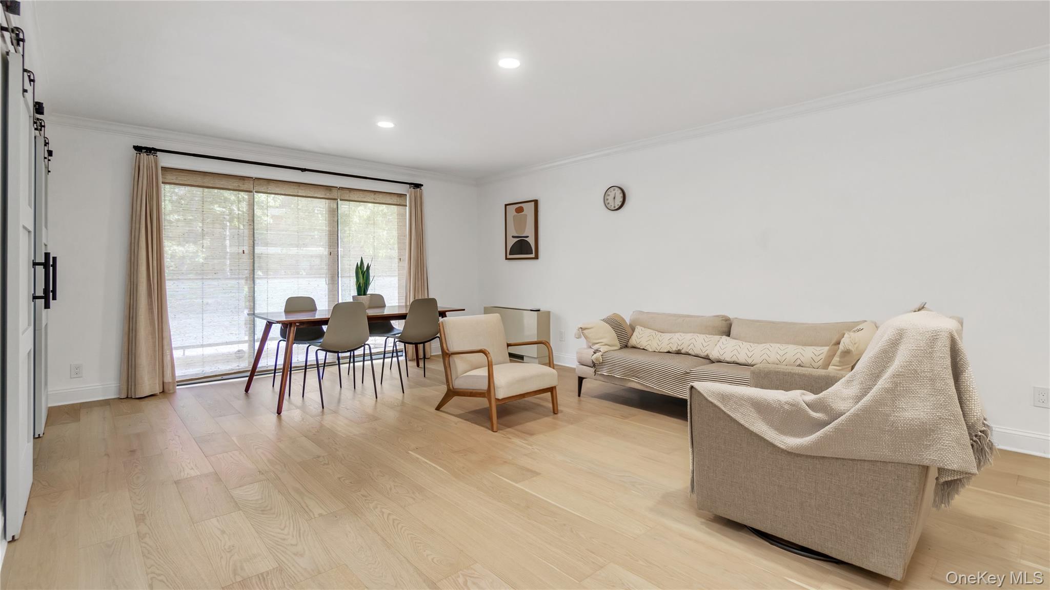 22 Park Place # 2F, Great Neck, NY 11021