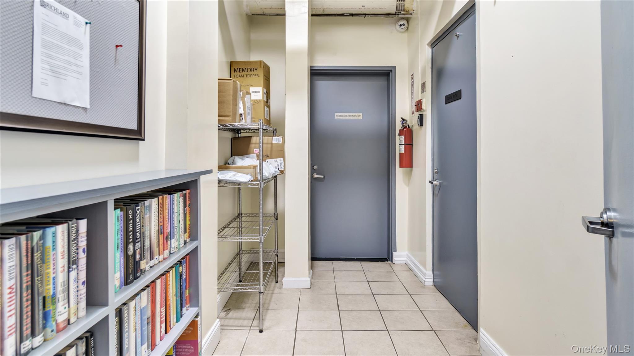 22 Park Place # 2F, Great Neck, NY 11021