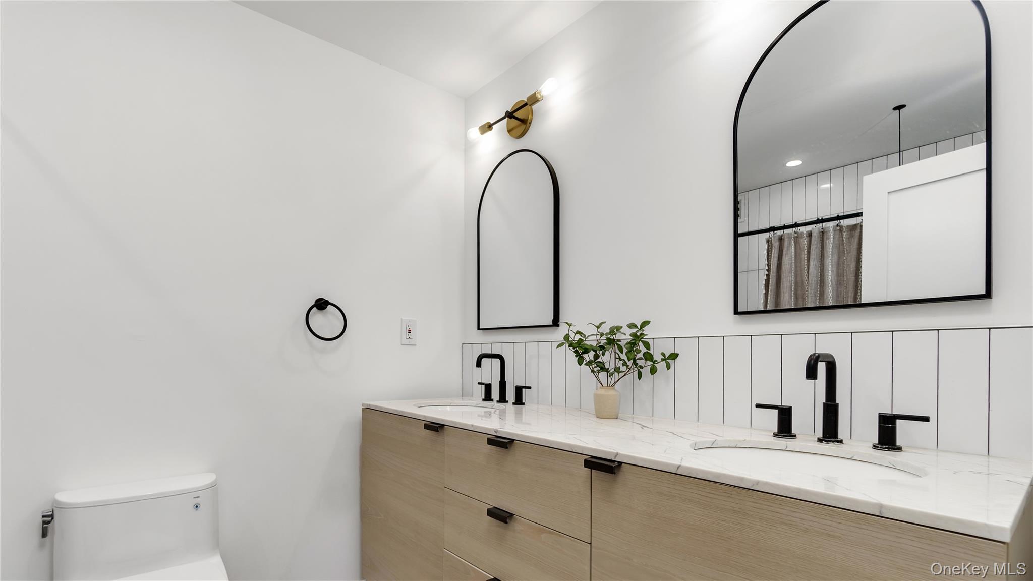 22 Park Place # 2F, Great Neck, NY 11021