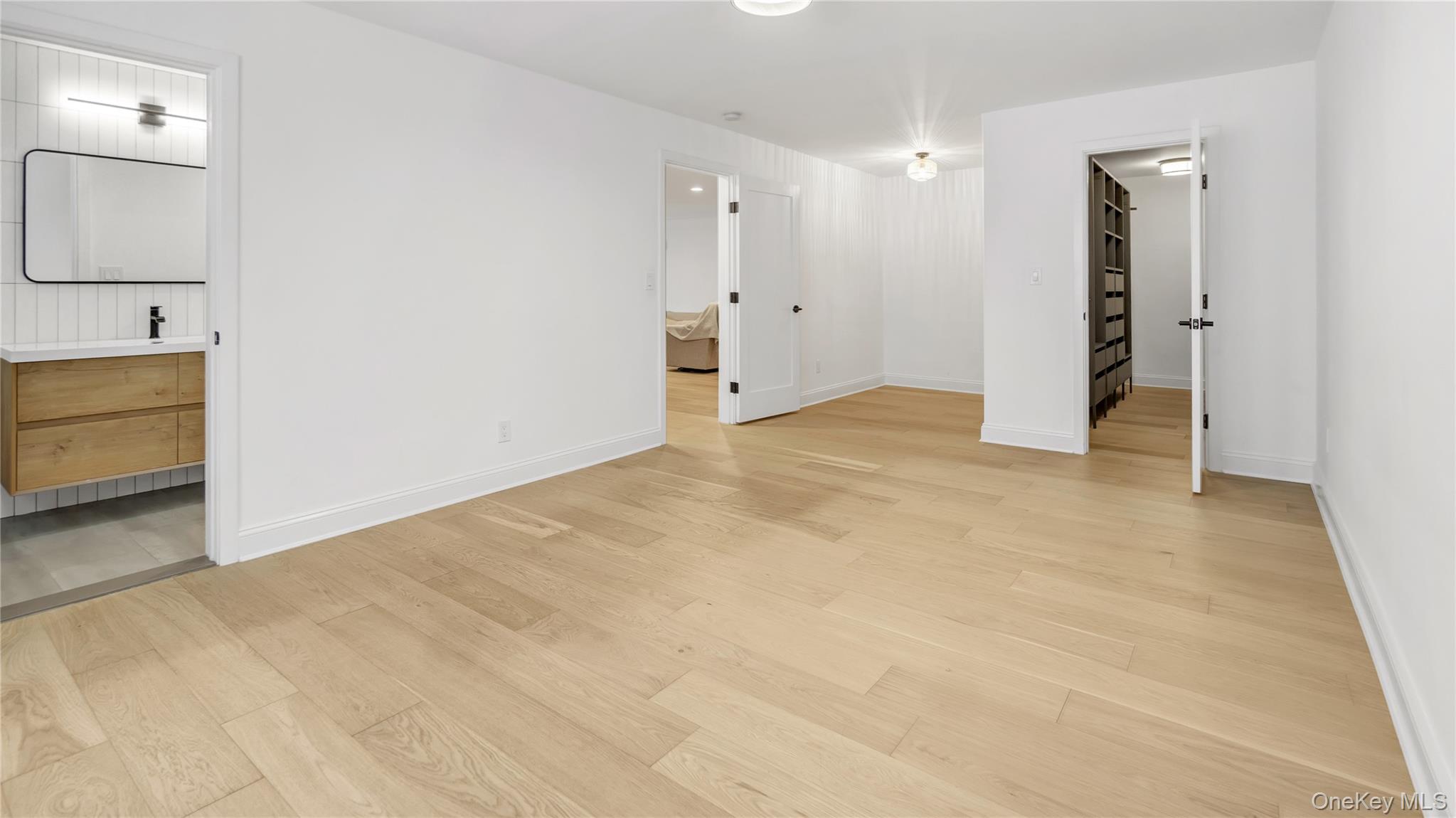 22 Park Place # 2F, Great Neck, NY 11021