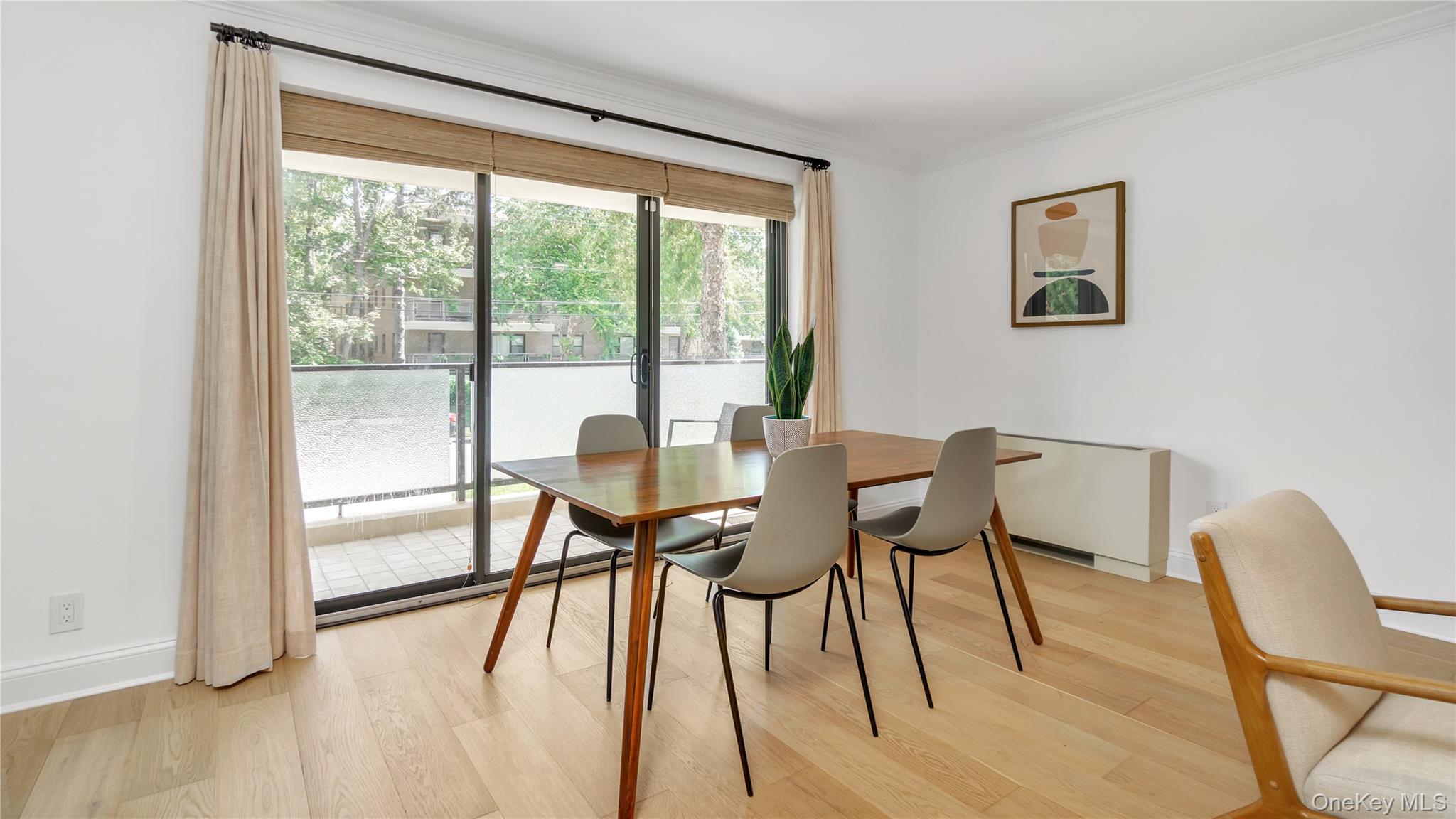 22 Park Place # 2F, Great Neck, NY 11021