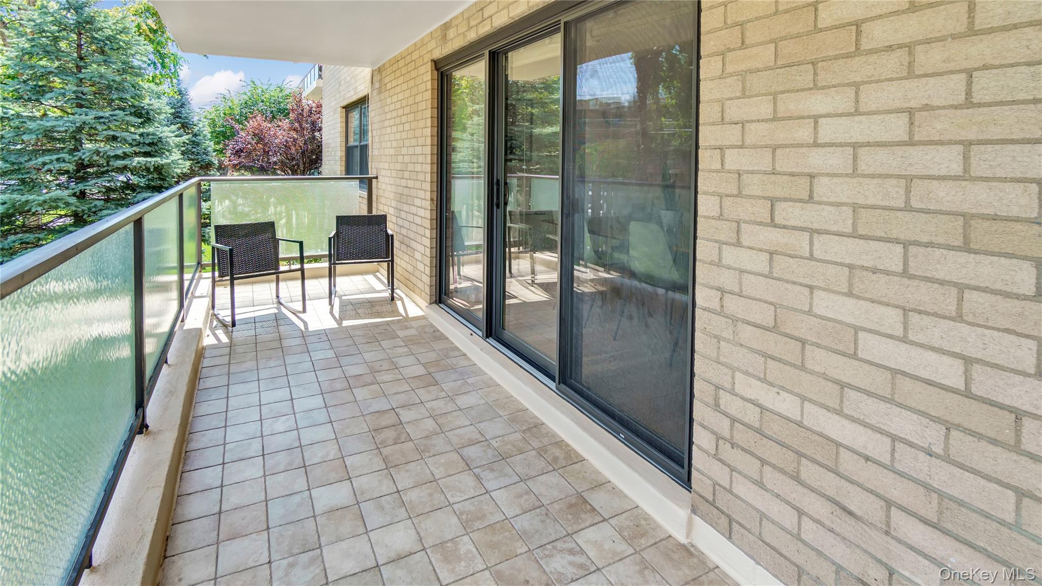 22 Park Place # 2F, Great Neck, NY 11021