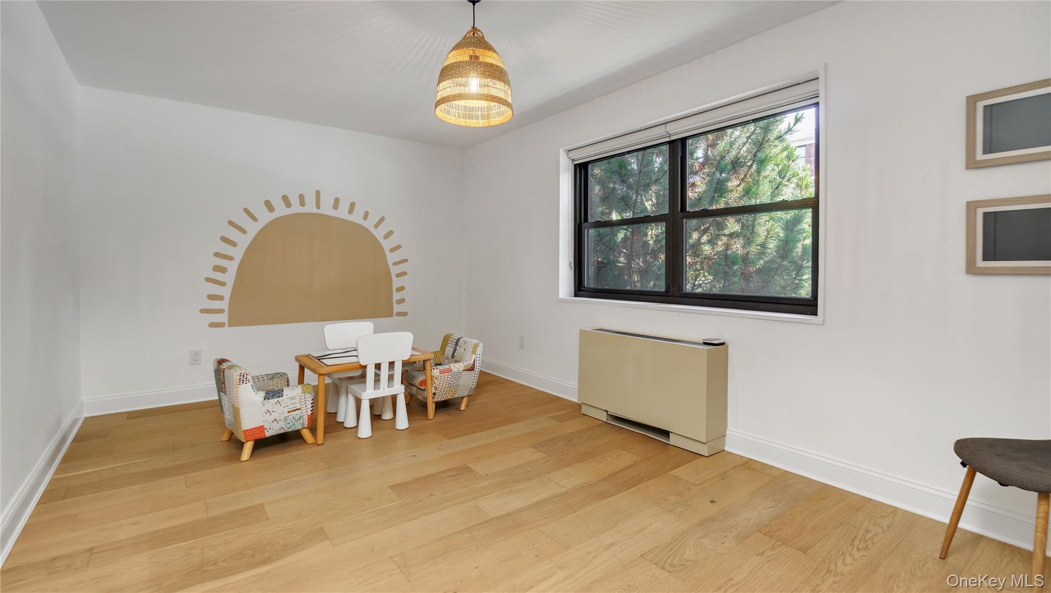 22 Park Place # 2F, Great Neck, NY 11021