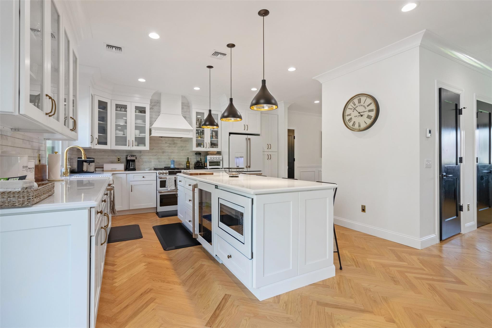 580 Stars Road, East Marion, NY 11939