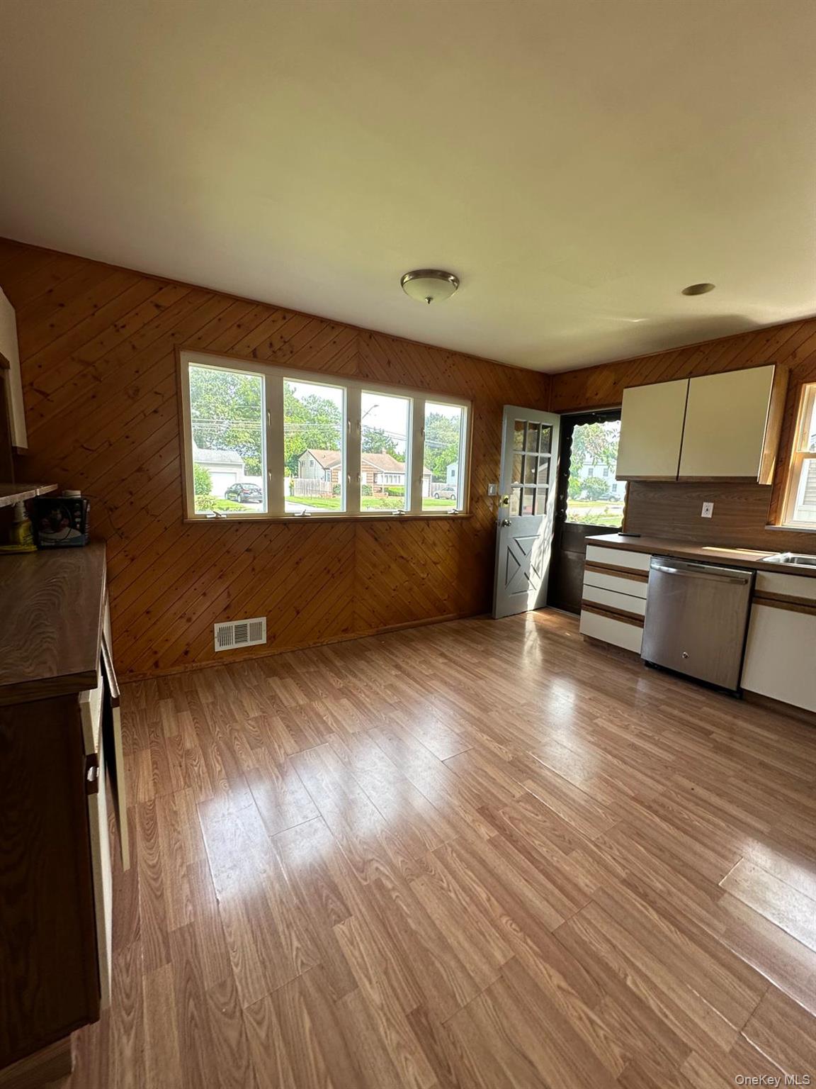 28 Glenda Drive, Deer Park, NY 11729