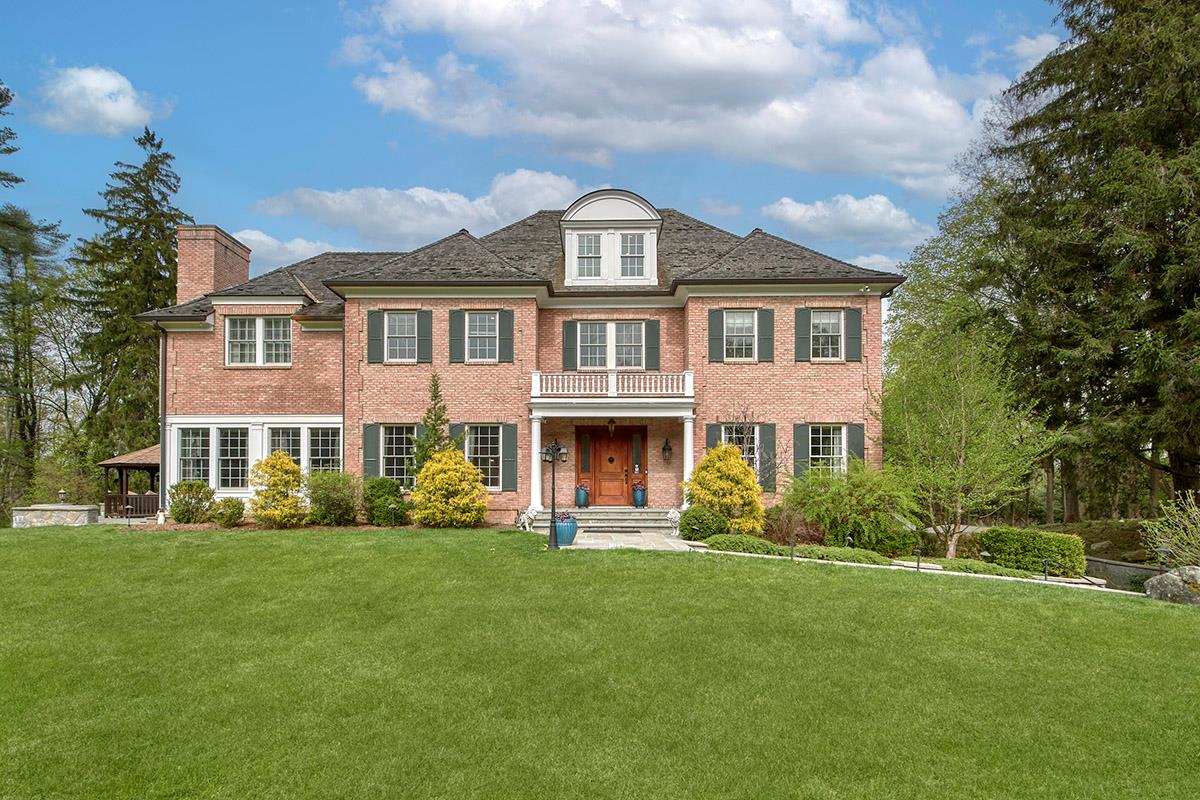 2 Heathcote Drive, Mount Kisco, NY 10549