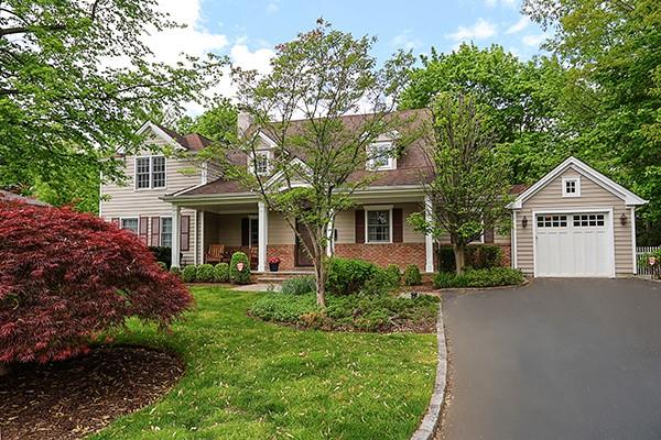 57 Wagon Road, East Hills, NY 11577