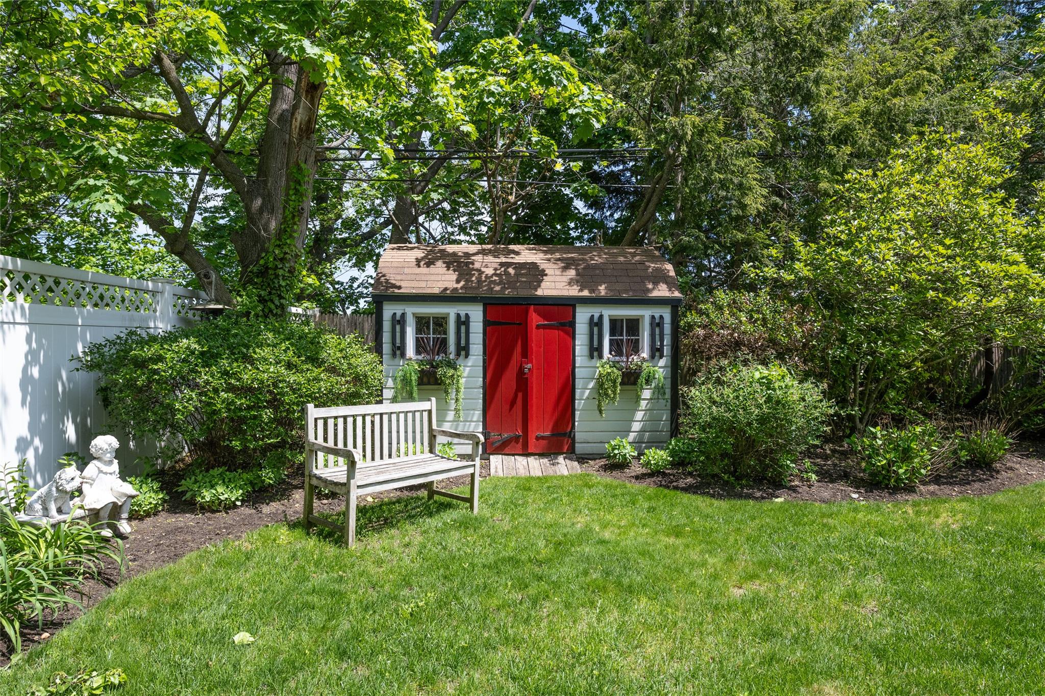 94 Schoolhouse Lane, Roslyn Heights, NY 11577
