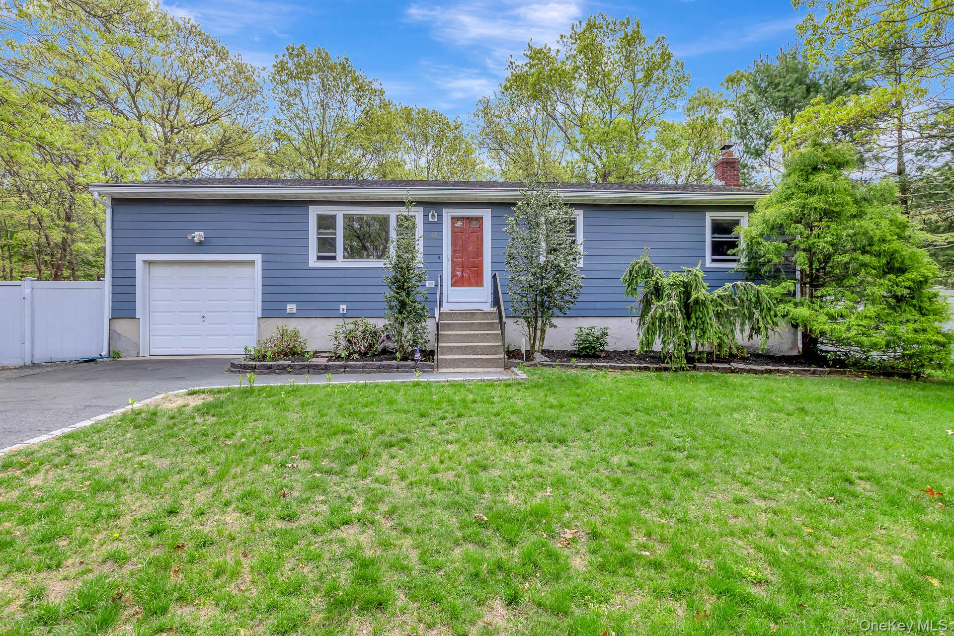 3 Williams Street, Center Moriches, NY 11934