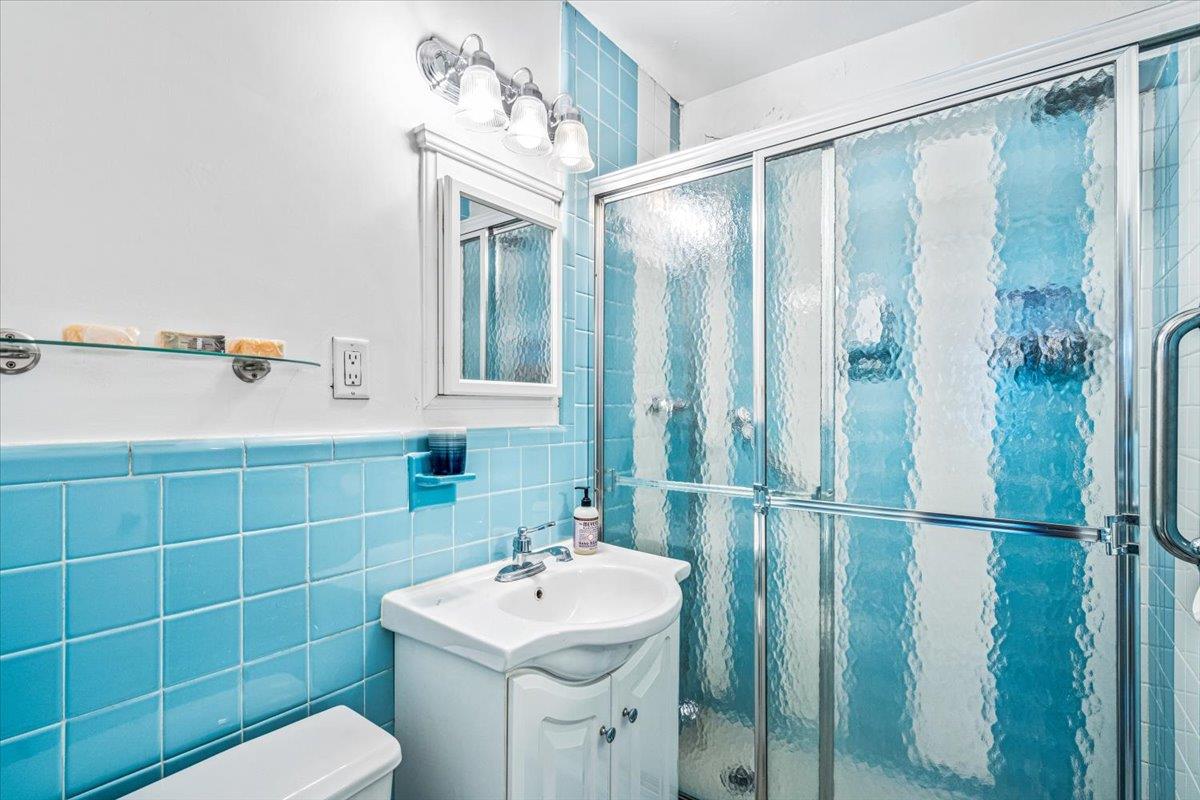 18-15 215th Street # 4H, Bayside, NY 11360