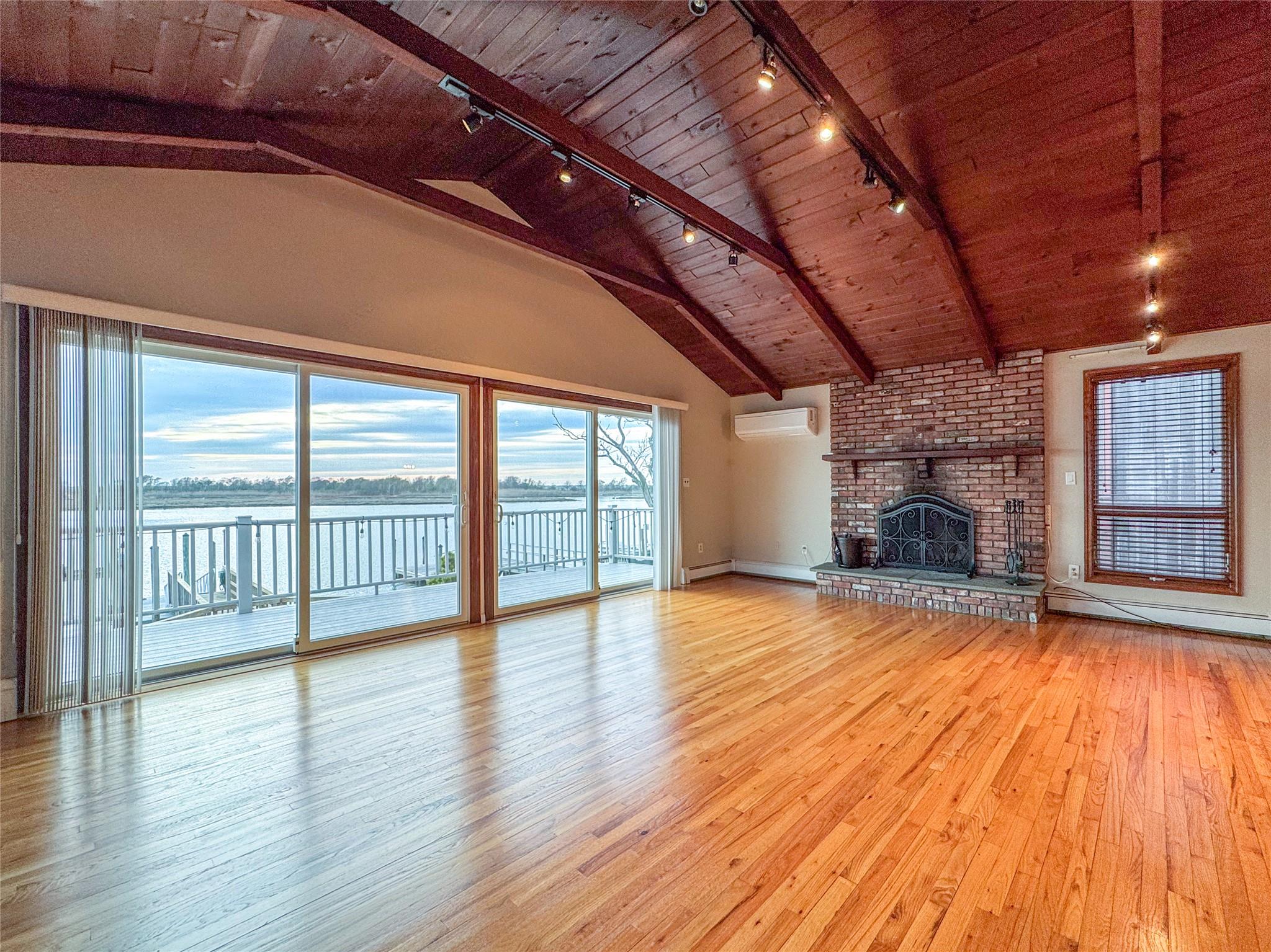 208 Block Lane, Harbor Isle, NY 11558