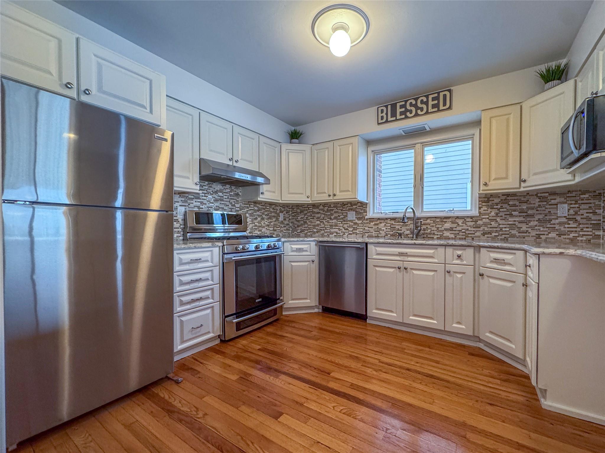 208 Block Lane, Harbor Isle, NY 11558