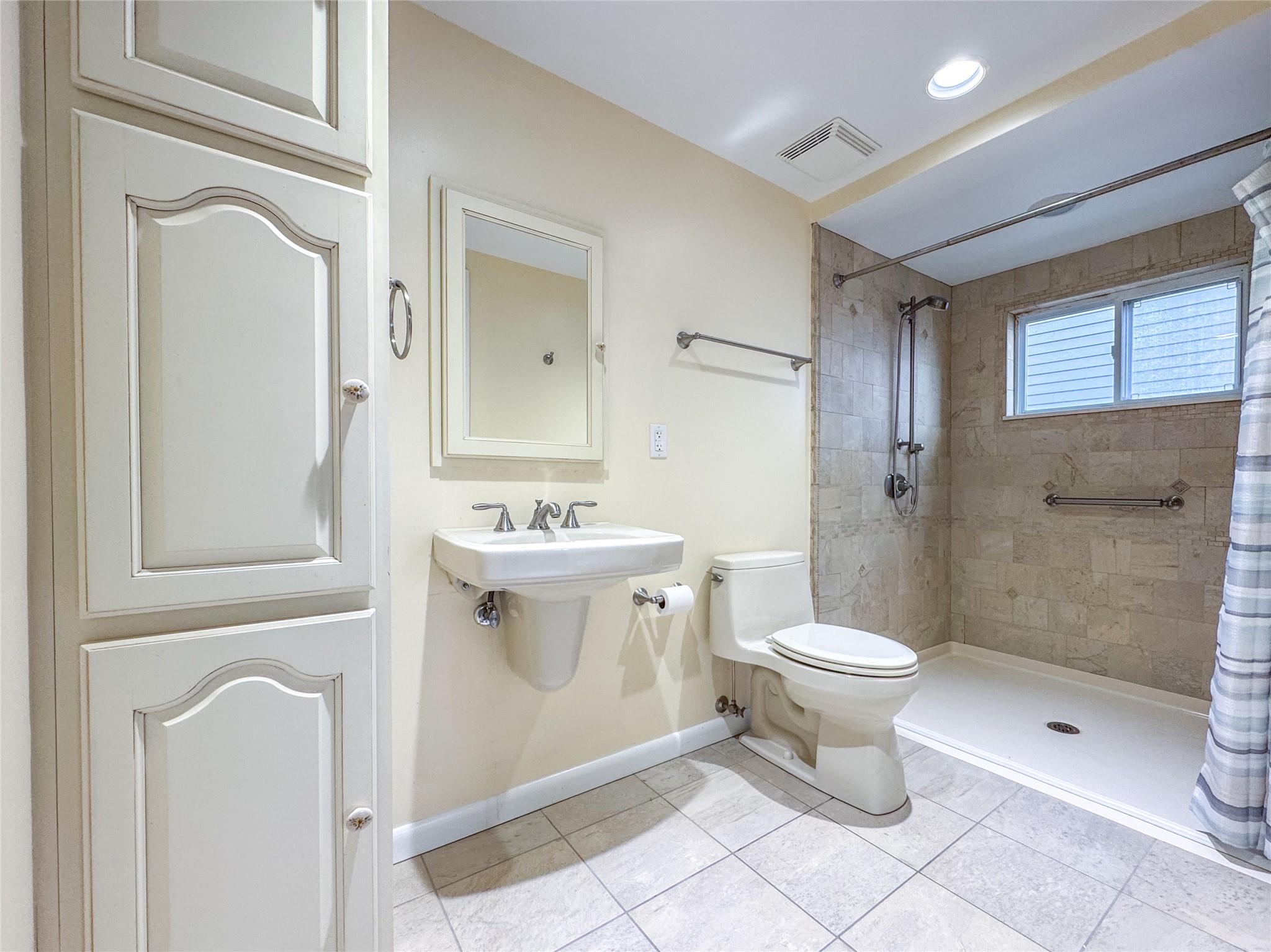 208 Block Lane, Harbor Isle, NY 11558