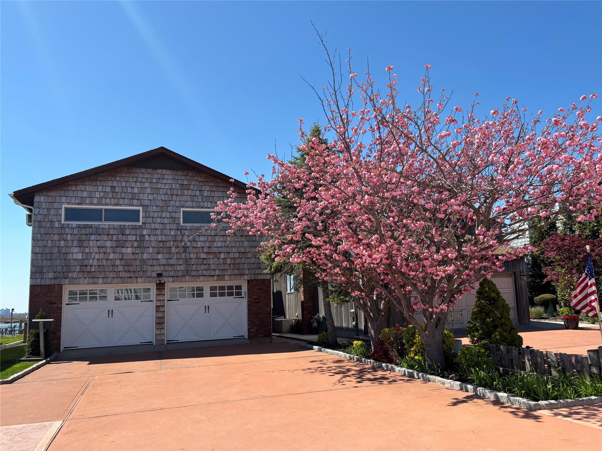 208 Block Lane, Harbor Isle, NY 11558