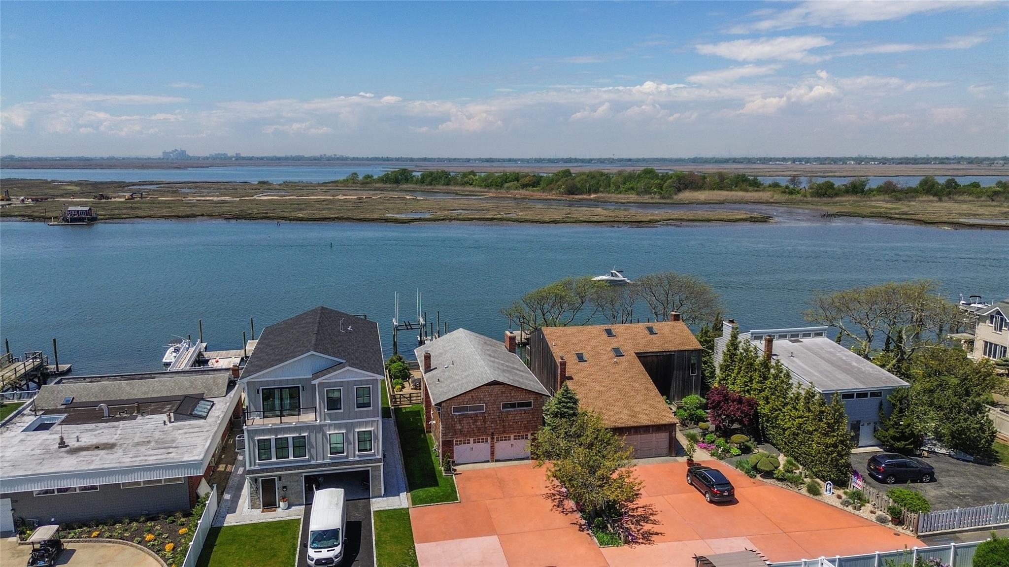 208 Block Lane, Harbor Isle, NY 11558